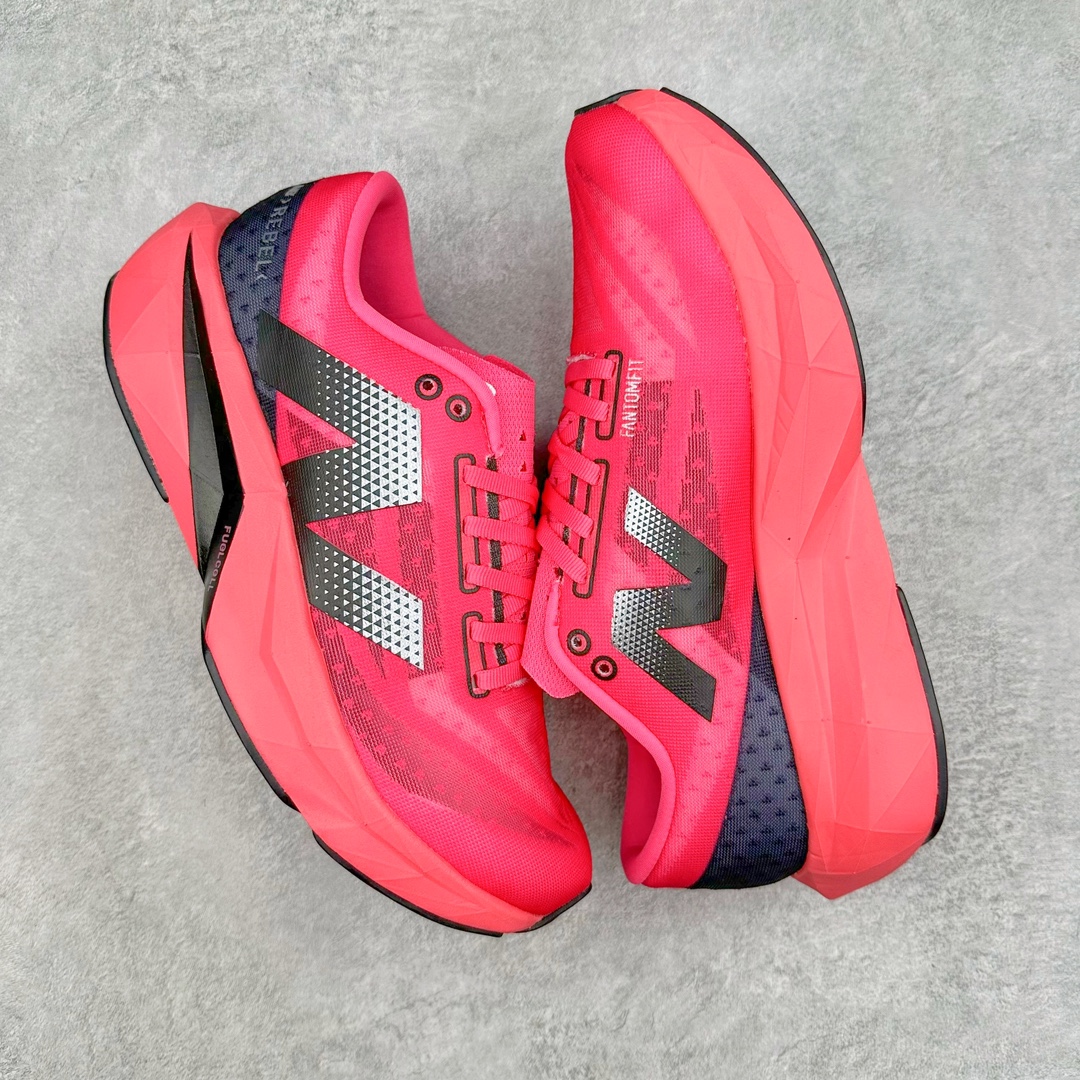 图片[3]-＃C版 NEW BALANCE Rebel FuelCell Rebel V4 舒适时尚织物减震耐磨低帮马拉松轻量化跑步鞋 NB新百伦于 2019 年夏天首次发布了 Rebel 在制鞋业仍在向强调能量回报的弹力泡沫转变的时候 Rebel 确实是一个叛逆者 快进到 2024 年 Rebel v4 承诺通过重新配制的中底化合物和更高的堆叠高度提供更轻、更有弹性的跑步体验 就像New Balance SC Elite v4一样 Rebel v4 提供了完全重新设计的中底化合物 最新的混合物将 New Balance 专有的 FuelCell 泡沫（TPU 和 EVA 的混合物）与 PEBA 泡沫相结合 带来更弹跳的跑步体验 PEBA是一种超轻 高性能的泡沫 通常出现在镀碳超级鞋中 New Balance Rebel v4、ASICS Novablast 4和Brooks Hyperion Max都是精力充沛的无电镀运动鞋 在速度锻炼和快节奏中大放异彩 这三款鞋都依靠它们的中底泡沫和轻微的摇杆形状来创造一种向前滚动的感觉 而且虽然这些鞋子在堆叠高度和重量方面各不相同 但它们提供了相似的软硬比例 有足够的流行力来加快步伐 尺码：36 37 37.5 38 38.5 39.5 40 40.5 41.5 42 42.5 43 44 45-选品中心