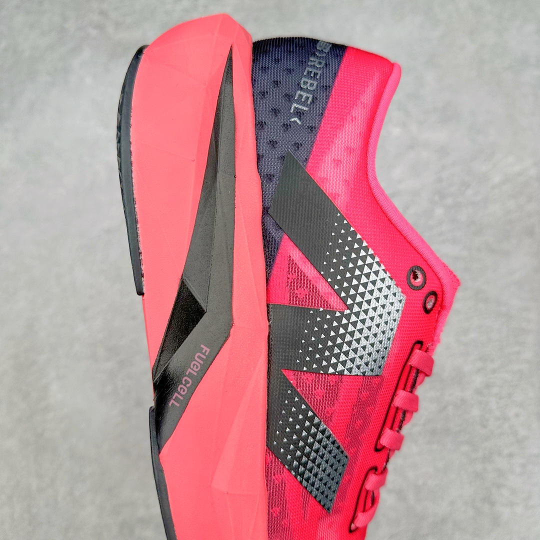 图片[6]-＃C版 NEW BALANCE Rebel FuelCell Rebel V4 舒适时尚织物减震耐磨低帮马拉松轻量化跑步鞋 NB新百伦于 2019 年夏天首次发布了 Rebel 在制鞋业仍在向强调能量回报的弹力泡沫转变的时候 Rebel 确实是一个叛逆者 快进到 2024 年 Rebel v4 承诺通过重新配制的中底化合物和更高的堆叠高度提供更轻、更有弹性的跑步体验 就像New Balance SC Elite v4一样 Rebel v4 提供了完全重新设计的中底化合物 最新的混合物将 New Balance 专有的 FuelCell 泡沫（TPU 和 EVA 的混合物）与 PEBA 泡沫相结合 带来更弹跳的跑步体验 PEBA是一种超轻 高性能的泡沫 通常出现在镀碳超级鞋中 New Balance Rebel v4、ASICS Novablast 4和Brooks Hyperion Max都是精力充沛的无电镀运动鞋 在速度锻炼和快节奏中大放异彩 这三款鞋都依靠它们的中底泡沫和轻微的摇杆形状来创造一种向前滚动的感觉 而且虽然这些鞋子在堆叠高度和重量方面各不相同 但它们提供了相似的软硬比例 有足够的流行力来加快步伐 尺码：36 37 37.5 38 38.5 39.5 40 40.5 41.5 42 42.5 43 44 45-选品中心