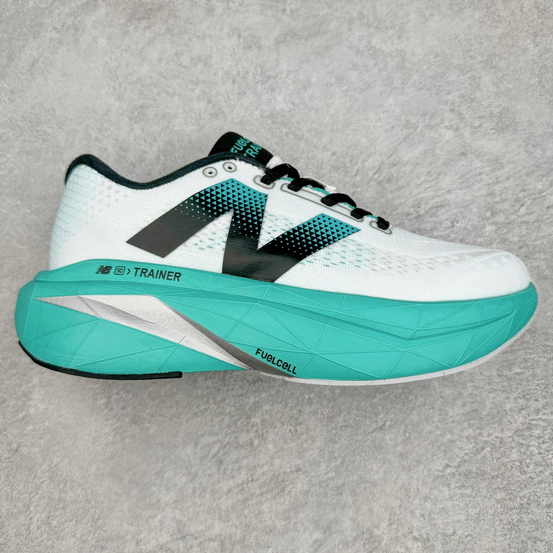 💰170 ＃C版 NEW BALANCE Rebel FuelCell Rebel V3 SuperComp Elite 精英版内置碳板 舒适时尚织物减震耐磨低帮马拉松轻量化跑步鞋 NB新百伦于 2019 年夏天首次发布了 Rebel 在制鞋业仍在向强调能量回报的弹力泡沫转变的时候 Rebel 确实是一个叛逆者 快进到 2024 年 Rebel v4 承诺通过重新配制的中底化合物和更高的堆叠高度提供更轻、更有弹性的跑步体验 就像New Balance SC Elite v4一样 Rebel v4 提供了完全重新设计的中底化合物 最新的混合物将 New Balance 专有的 FuelCell 泡沫（TPU 和 EVA 的混合物）与 PEBA 泡沫相结合 带来更弹跳的跑步体验 PEBA是一种超轻 高性能的泡沫 通常出现在镀碳超级鞋中 New Balance Rebel v4、ASICS Novablast 4和Brooks Hyperion Max都是精力充沛的无电镀运动鞋 在速度锻炼和快节奏中大放异彩 这三款鞋都依靠它们的中底泡沫和轻微的摇杆形状来创造一种向前滚动的感觉 而且虽然这些鞋子在堆叠高度和重量方面各不相同 但它们提供了相似的软硬比例 有足够的流行力来加快步伐 尺码：36 37 37.5 38 38.5 39.5 40 40.5 41.5 42 42.5 43 44 45 编码：Fby2936040-运动鞋