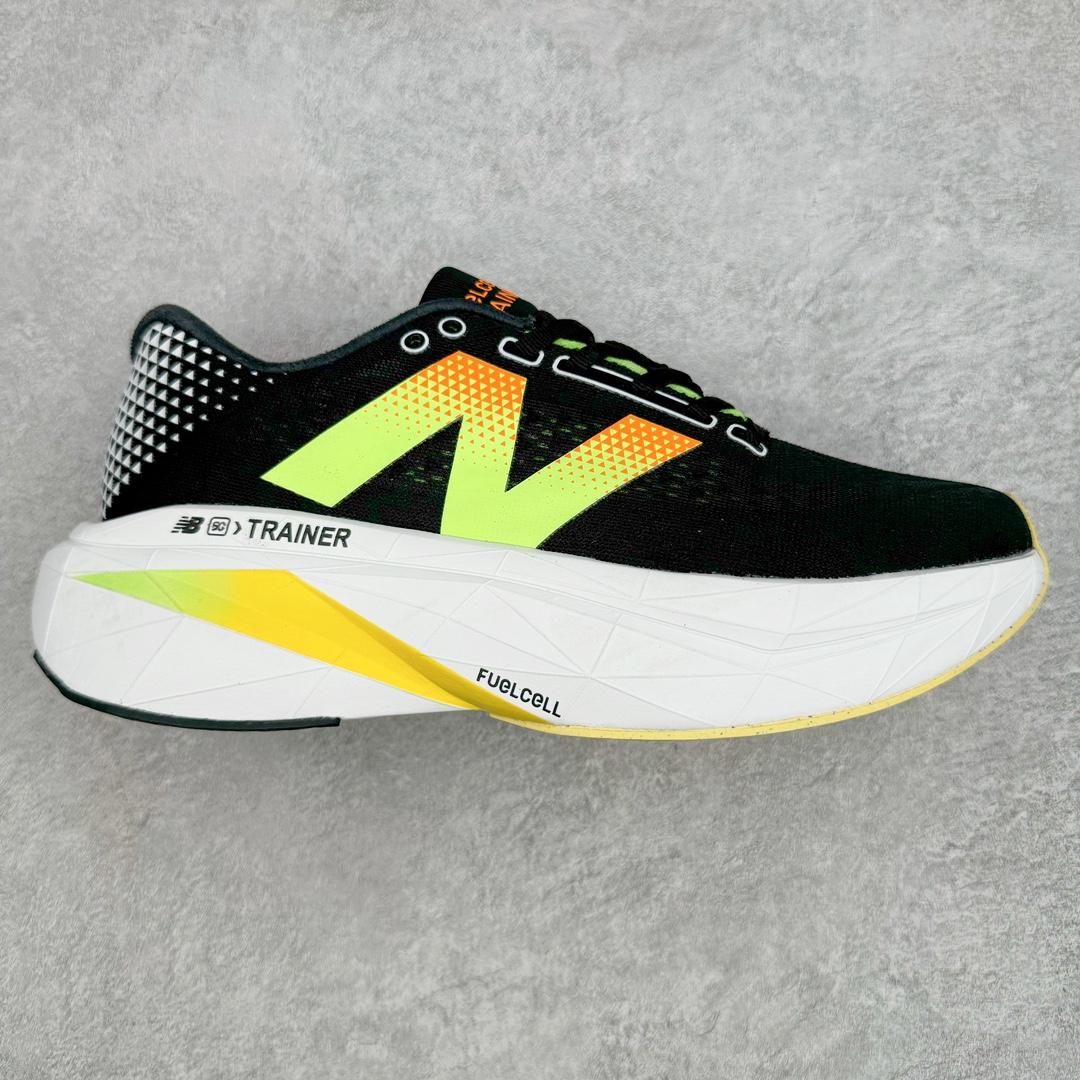 💰170 ＃C版 NEW BALANCE Rebel FuelCell Rebel V3 SuperComp Elite 精英版内置碳板 舒适时尚织物减震耐磨低帮马拉松轻量化跑步鞋 NB新百伦于 2019 年夏天首次发布了 Rebel 在制鞋业仍在向强调能量回报的弹力泡沫转变的时候 Rebel 确实是一个叛逆者 快进到 2024 年 Rebel v4 承诺通过重新配制的中底化合物和更高的堆叠高度提供更轻、更有弹性的跑步体验 就像New Balance SC Elite v4一样 Rebel v4 提供了完全重新设计的中底化合物 最新的混合物将 New Balance 专有的 FuelCell 泡沫（TPU 和 EVA 的混合物）与 PEBA 泡沫相结合 带来更弹跳的跑步体验 PEBA是一种超轻 高性能的泡沫 通常出现在镀碳超级鞋中 New Balance Rebel v4、ASICS Novablast 4和Brooks Hyperion Max都是精力充沛的无电镀运动鞋 在速度锻炼和快节奏中大放异彩 这三款鞋都依靠它们的中底泡沫和轻微的摇杆形状来创造一种向前滚动的感觉 而且虽然这些鞋子在堆叠高度和重量方面各不相同 但它们提供了相似的软硬比例 有足够的流行力来加快步伐 尺码：36 37 37.5 38 38.5 39.5 40 40.5 41.5 42 42.5 43 44 45 编码：Fby2936040-运动鞋