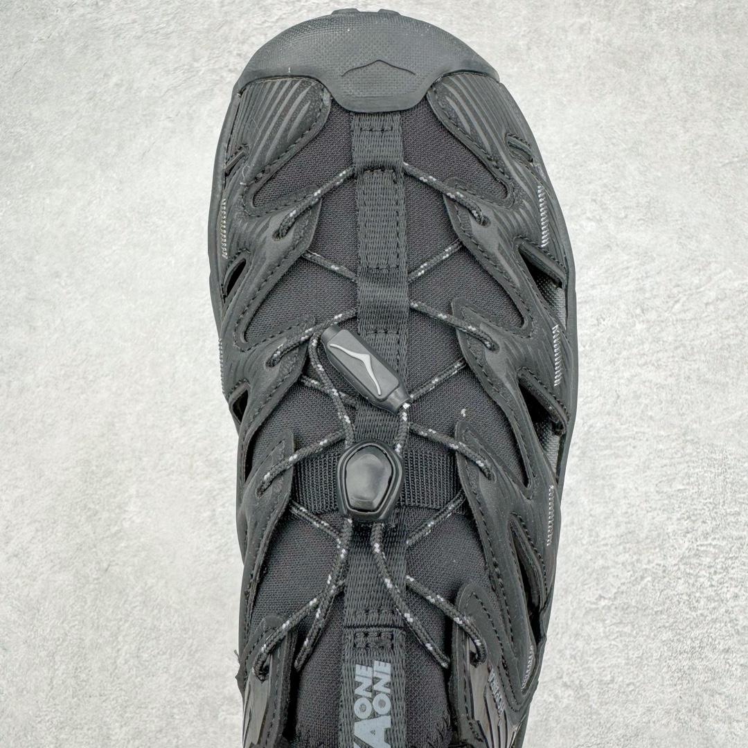 图片[4]-＃HK纯原 HOKA One One Hopara Sandals 霍帕拉系列水路两用溯溪涉水休闲户外露营凉鞋 作为先锋品牌的 HOKA ONE ONE总是以独特的方式 HOPA RA是一款溯溪鞋 又名排水鞋 可长期用于涉水和溯溪 保护脚底和脚趾的安全和舒适 鞋面材料速干 透气 耐磨 鞋底防滑 耐磨 抓地能力强 出于安全考虑 设计要求较高 涉水溯溪过程中 水 泥沙 可以直接从鞋内大孔排出 细纹鞋底使在岩石上抓地能力强 避免打滑 而上路后 鞋面具有快干透气等优点 尺码：36 36.5 37.5 38 39 40 40.5 41 42 42.5 43 44 45-选品中心