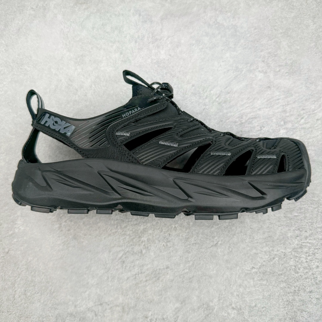 ＃HK纯原 HOKA One One Hopara Sandals 霍帕拉系列水路两用溯溪涉水休闲户外露营凉鞋 作为先锋品牌的 HOKA ONE ONE总是以独特的方式 HOPA RA是一款溯溪鞋 又名排水鞋 可长期用于涉水和溯溪 保护脚底和脚趾的安全和舒适 鞋面材料速干 透气 耐磨 鞋底防滑 耐磨 抓地能力强 出于安全考虑 设计要求较高 涉水溯溪过程中 水 泥沙 可以直接从鞋内大孔排出 细纹鞋底使在岩石上抓地能力强 避免打滑 而上路后 鞋面具有快干透气等优点 尺码：36 36.5 37.5 38 39 40 40.5 41 42 42.5 43 44 45-选品中心