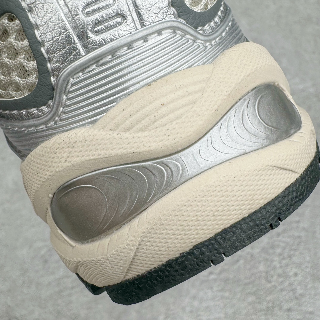 图片[12]-ASICS Gel-Kahana TR V4 亚瑟士机能户外风系列低帮轻量缓震休闲运动跑步鞋 身处城市的喧嚣，内心的想象却永不停歇，Z世代处于现实的繁忙中始终想象着生活的另一种可能和对未知的展望。想象并非背离现实，而是对自我最真实的期待。为鼓励新世代青年唤起对自我的正向的想象，并展开积极的行动，ASICS亚瑟士于2024释出全新主题——唤想自定义。率先推出鞋款GEL-KAHANA TR V4，将出色的城市潮流与户外机能融为一体，实现无界想象与唤回真实自我的完美连结。于城市绽放姿态，唤想自定义。GEL-KAHANA TR V4融合了极具户外型格的设计细节。鞋款大底与中底采用了AHAR耐磨橡胶与GEL缓震胶技术，拥有良好的抓地力与舒适的穿着体验。鞋底所使用的一体化TPU稳定片，为更好地贴合GEL-KAHANA TR V4而全新开模再造，能有效防止脚部过度扭转与侧翻，在提供优秀稳定性的同时，进一步增强了鞋款的机能设计美学。快速系带系统在方便穿戴的同时，为户外运动提供了更优的防护。 GEL-KAHANA TR V4为日常穿着提供稳定、舒适的支撑，鼓励每个人在城市空间中的大胆探索，追寻无拘束的旷野之梦。尺码：36 37 37.5 38 39 39.5 40.5 41.5 42 42.5 43.5 44 44.5 45-选品中心