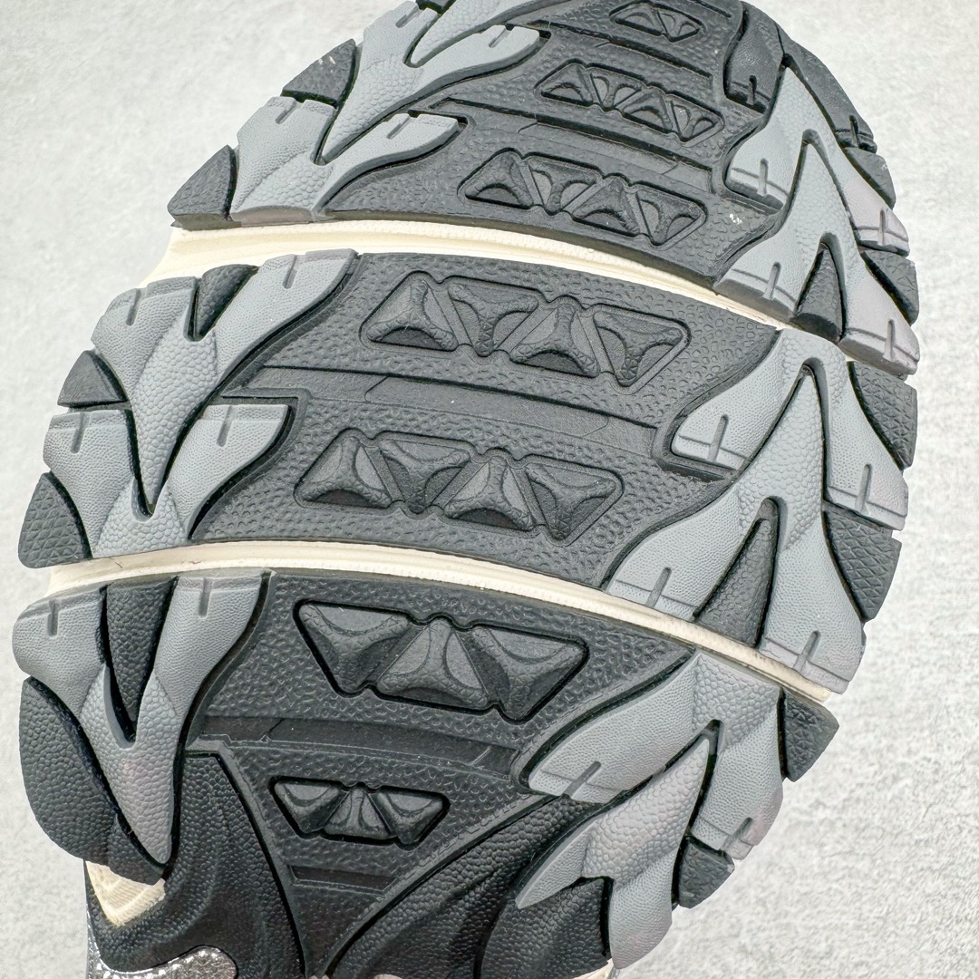 图片[14]-ASICS Gel-Kahana TR V4 亚瑟士机能户外风系列低帮轻量缓震休闲运动跑步鞋 身处城市的喧嚣，内心的想象却永不停歇，Z世代处于现实的繁忙中始终想象着生活的另一种可能和对未知的展望。想象并非背离现实，而是对自我最真实的期待。为鼓励新世代青年唤起对自我的正向的想象，并展开积极的行动，ASICS亚瑟士于2024释出全新主题——唤想自定义。率先推出鞋款GEL-KAHANA TR V4，将出色的城市潮流与户外机能融为一体，实现无界想象与唤回真实自我的完美连结。于城市绽放姿态，唤想自定义。GEL-KAHANA TR V4融合了极具户外型格的设计细节。鞋款大底与中底采用了AHAR耐磨橡胶与GEL缓震胶技术，拥有良好的抓地力与舒适的穿着体验。鞋底所使用的一体化TPU稳定片，为更好地贴合GEL-KAHANA TR V4而全新开模再造，能有效防止脚部过度扭转与侧翻，在提供优秀稳定性的同时，进一步增强了鞋款的机能设计美学。快速系带系统在方便穿戴的同时，为户外运动提供了更优的防护。 GEL-KAHANA TR V4为日常穿着提供稳定、舒适的支撑，鼓励每个人在城市空间中的大胆探索，追寻无拘束的旷野之梦。尺码：36 37 37.5 38 39 39.5 40.5 41.5 42 42.5 43.5 44 44.5 45-选品中心