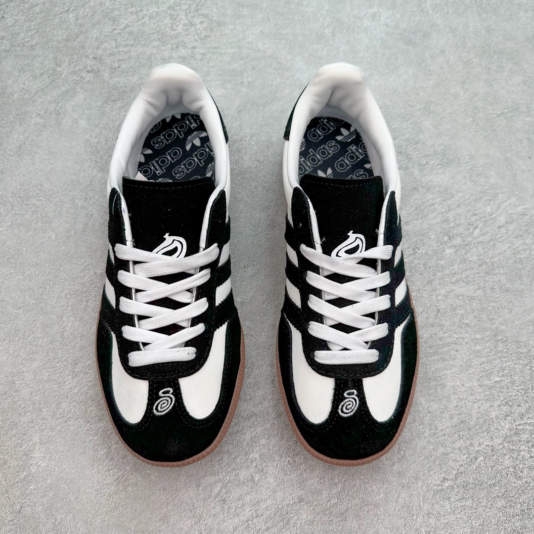 图片[2]-AD Original Samba OG 复古经典轻便板鞋 DM6447 这款桑巴鞋展示了高质量的工艺 带有装饰的超锁缝制和无缝的手感 柔软、柔软的皮革造型和标志性的3条纹完成了精致的外观 正规合身鞋带 鞋面上有绒面鞋垫 橡胶鞋底 享受正畸套筒软感 自50年代首次亮相以来就一直在赢得粉丝的青睐 尺码：36 36.5 37.5 38 38.5 39 40 40.5 41 42 42.5 43 44 44.5 45-选品中心