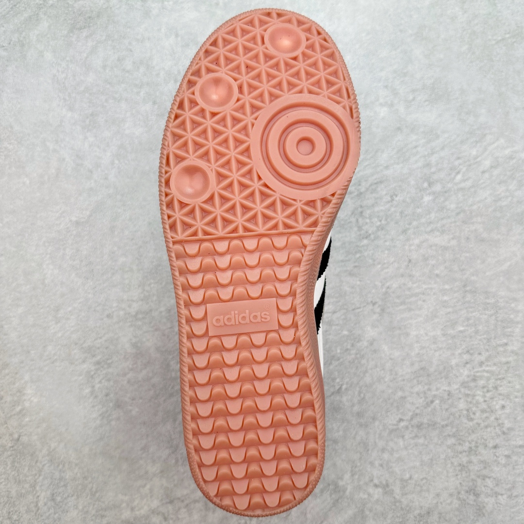 图片[9]-AD Original Samba OG 复古经典轻便板鞋 DM6447 这款桑巴鞋展示了高质量的工艺 带有装饰的超锁缝制和无缝的手感 柔软、柔软的皮革造型和标志性的3条纹完成了精致的外观 正规合身鞋带 鞋面上有绒面鞋垫 橡胶鞋底 享受正畸套筒软感 自50年代首次亮相以来就一直在赢得粉丝的青睐 尺码：36 36.5 37.5 38 38.5 39 40 40.5 41 42 42.5 43 44 44.5 45-选品中心