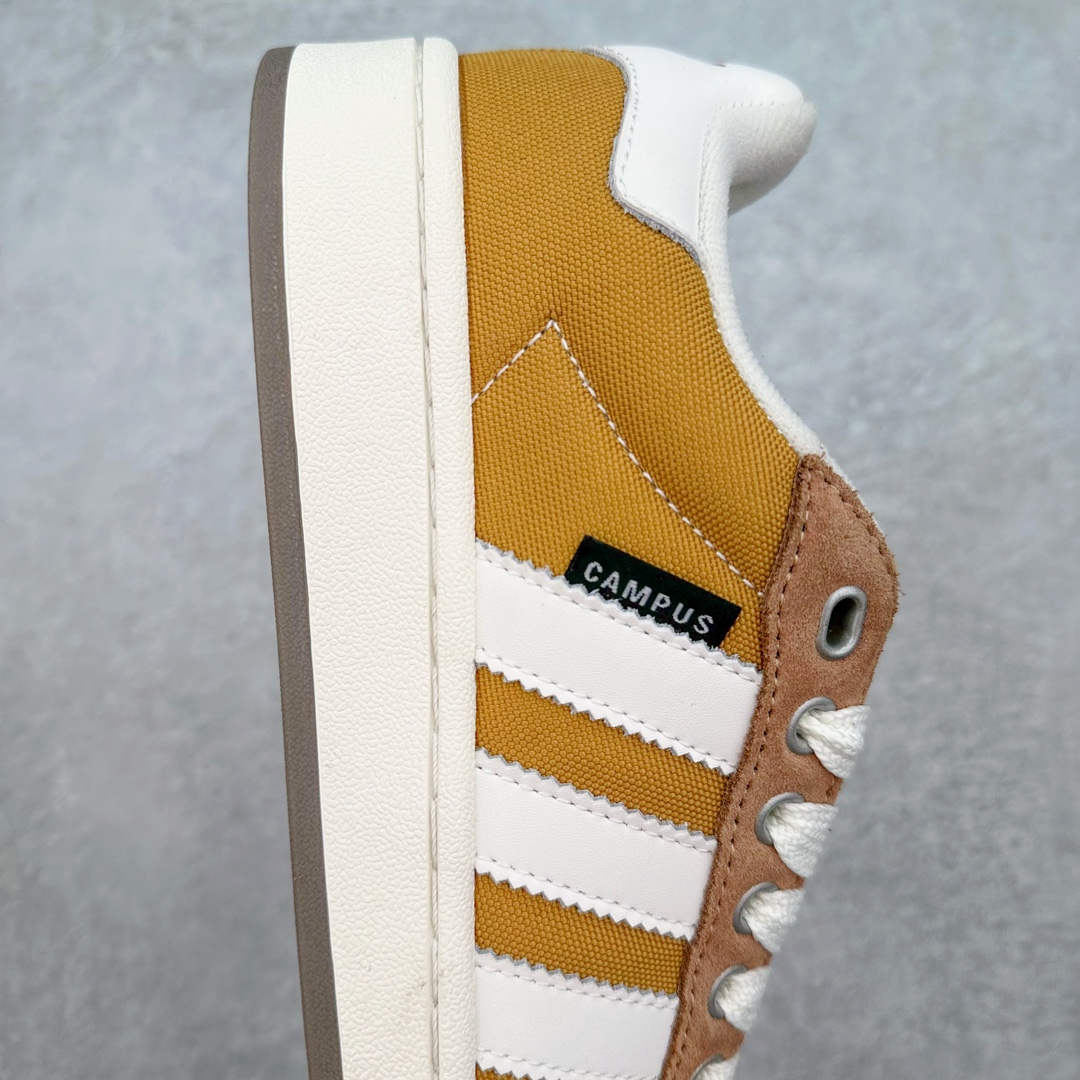 图片[6]-＃C版纯原 AD Originals Campus 00s 学院系列面包风经典复古低帮百搭休闲运动板鞋 IF8774 原鞋开发 正确版型 市面唯一全鞋采用原厂头层SD皮料 正确宽版鞋盒 清洁度完美 诠释最高工艺 这次 Originals 选择了以经典复古鞋型 Campus 为蓝本打造全新面包鞋 这款鞋型联名不断 冠希当年对它更是钟爱有加 论牌面丝毫不输贝壳头、Forum 等大热鞋型 这次 Campus 一改 80 年代的瘦长造型 鞋舌、鞋身、鞋底甚至细节都变大了 营造出千禧年前后流行的面包鞋宽大廓形 因此鞋名改为 Campus 00s 鞋身采用绒面皮料搭配白色常规皮革 质感上还是延续了经典 Campus 的设计 鞋舌填充更加饱满 让鞋款整体看起来更加圆润 搭配上这款浅蓝配色 「蓝胖子」造型真的很可爱 鞋舌还加入了与以往 Campus 不同的全新三叶草 Logo 令造型更具千禧气息 鞋带也采用了加宽的设计 如果你不喜欢 这次还附送了传统鞋带可以替换 鞋底采用了米黄做旧设计 凸显鞋款的复古年代感 除了清新可人的浅蓝配色 还有一款酷灰配色 造型更加硬朗复古 而且相比浅蓝配色更加耐脏 尺码：36 36⅔ 37⅓ 38 38⅔ 39⅓ 40 40⅔ 41⅓ 42 42⅔ 43⅓ 44 44 ⅓ 45-选品中心