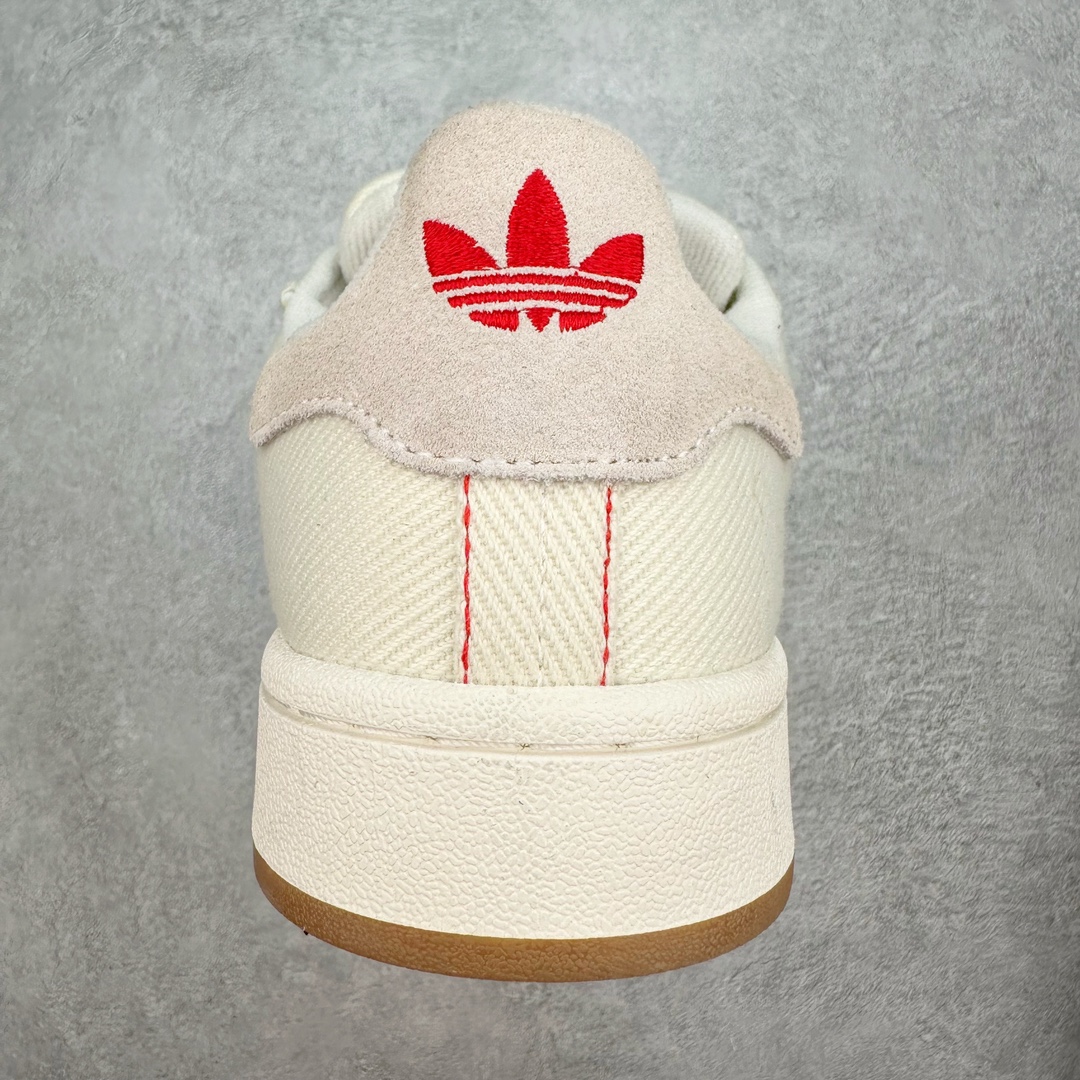 图片[8]-＃C版纯原 AD Originals Campus 00s 学院系列面包风经典复古低帮百搭休闲运动板鞋 ID2070 原鞋开发 正确版型 市面唯一全鞋采用原厂头层SD皮料 正确宽版鞋盒 清洁度完美 诠释最高工艺 这次 Originals 选择了以经典复古鞋型 Campus 为蓝本打造全新面包鞋 这款鞋型联名不断 冠希当年对它更是钟爱有加 论牌面丝毫不输贝壳头、Forum 等大热鞋型 这次 Campus 一改 80 年代的瘦长造型 鞋舌、鞋身、鞋底甚至细节都变大了 营造出千禧年前后流行的面包鞋宽大廓形 因此鞋名改为 Campus 00s 鞋身采用绒面皮料搭配白色常规皮革 质感上还是延续了经典 Campus 的设计 鞋舌填充更加饱满 让鞋款整体看起来更加圆润 搭配上这款浅蓝配色 「蓝胖子」造型真的很可爱 鞋舌还加入了与以往 Campus 不同的全新三叶草 Logo 令造型更具千禧气息 鞋带也采用了加宽的设计 如果你不喜欢 这次还附送了传统鞋带可以替换 鞋底采用了米黄做旧设计 凸显鞋款的复古年代感 除了清新可人的浅蓝配色 还有一款酷灰配色 造型更加硬朗复古 而且相比浅蓝配色更加耐脏 尺码：36 36⅔ 37⅓ 38 38⅔ 39⅓ 40 40⅔ 41⅓ 42 42⅔ 43⅓ 44 44 ⅓ 45-选品中心