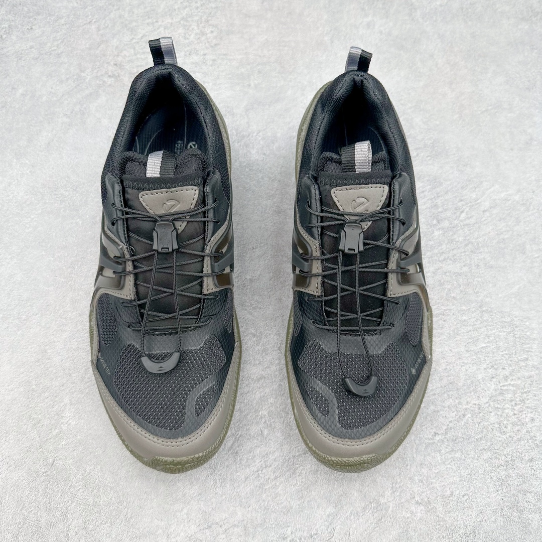 图片[2]-ECCO爱步2024年新款户外鞋防水透气越野跑鞋 健步踪迹系列 鞋面设有GORE-TEX防水薄膜 给你贴心防水保护 防水透气 直接注塑工艺连接鞋面与鞋底 一体成型 合脚稳固 BIOM自然律动科技鞋楦 符合人体工学 长效缓震带来裸足体验 橡胶大底 结合橡胶凸起鞋钉设计 适应多种地形 提供强劲抓地力与耐磨性 稳定支撑 越野无束 尺码：39 40 41 42 43 44（正常码）-选品中心