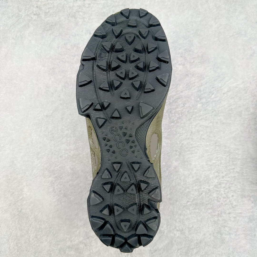 图片[9]-ECCO爱步2024年新款户外鞋防水透气越野跑鞋 健步踪迹系列 鞋面设有GORE-TEX防水薄膜 给你贴心防水保护 防水透气 直接注塑工艺连接鞋面与鞋底 一体成型 合脚稳固 BIOM自然律动科技鞋楦 符合人体工学 长效缓震带来裸足体验 橡胶大底 结合橡胶凸起鞋钉设计 适应多种地形 提供强劲抓地力与耐磨性 稳定支撑 越野无束 尺码：39 40 41 42 43 44（正常码）-选品中心