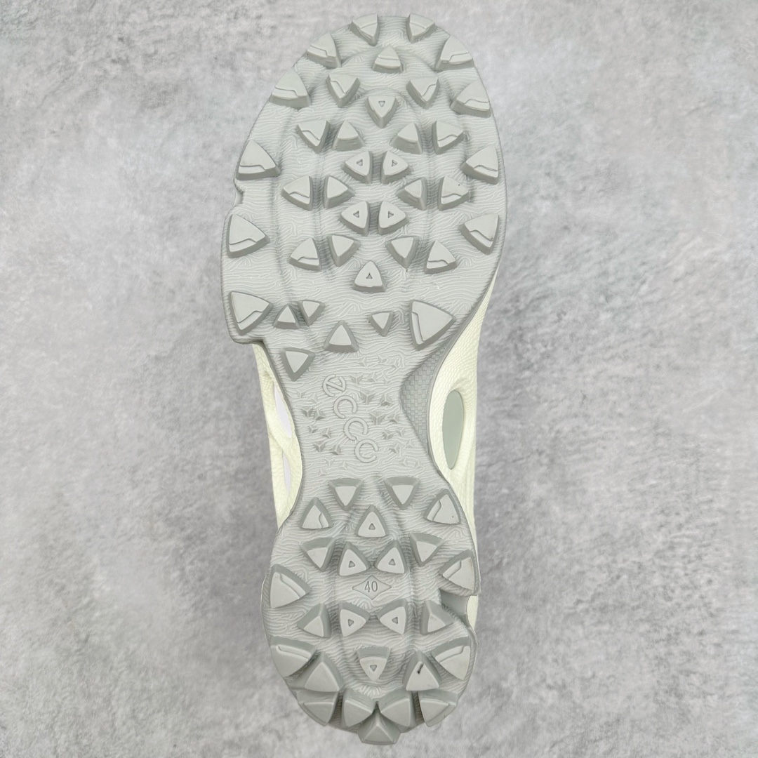 图片[9]-ECCO爱步2024年新款户外鞋防水透气越野跑鞋 健步踪迹系列 鞋面设有GORE-TEX防水薄膜 给你贴心防水保护 防水透气 直接注塑工艺连接鞋面与鞋底 一体成型 合脚稳固 BIOM自然律动科技鞋楦 符合人体工学 长效缓震带来裸足体验 橡胶大底 结合橡胶凸起鞋钉设计 适应多种地形 提供强劲抓地力与耐磨性 稳定支撑 越野无束 尺码：39 40 41 42 43 44（正常码）-选品中心