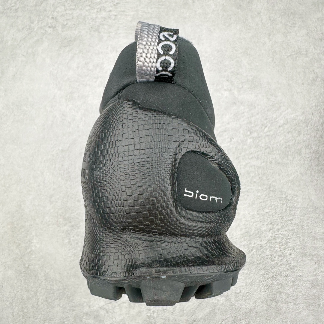 图片[8]-ECCO爱步2024年新款户外鞋防水透气越野跑鞋 健步踪迹系列 鞋面设有GORE-TEX防水薄膜 给你贴心防水保护 防水透气 直接注塑工艺连接鞋面与鞋底 一体成型 合脚稳固 BIOM自然律动科技鞋楦 符合人体工学 长效缓震带来裸足体验 橡胶大底 结合橡胶凸起鞋钉设计 适应多种地形 提供强劲抓地力与耐磨性 稳定支撑 越野无束 尺码：39 40 41 42 43 44（正常码）-选品中心