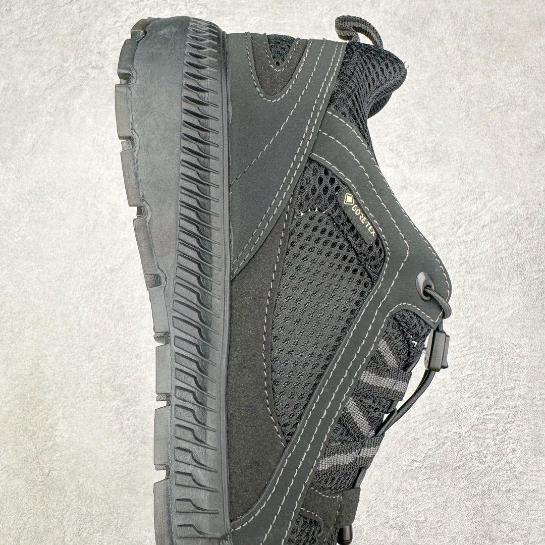 图片[6]-ECCO爱步2024年新款户外鞋防水透气越野跑鞋 健步踪迹系列 鞋面设有GORE-TEX防水薄膜 给你贴心防水保护 防水透气 直接注塑工艺连接鞋面与鞋底 一体成型 合脚稳固 BIOM自然律动科技鞋楦 符合人体工学 长效缓震带来裸足体验 橡胶大底 结合橡胶凸起鞋钉设计 适应多种地形 提供强劲抓地力与耐磨性 稳定支撑 越野无束 尺码：39 40 41 42 43 44（正常码）-选品中心