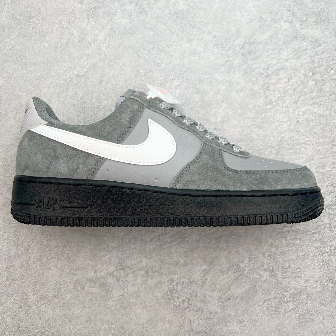 图片[3]-＃福利特价 NK Air Force 1´07 Low 空军一号低帮百搭休闲运动板鞋 FZ0630-001 柔软、弹性十足的缓震性能和出色的中底设计 横跨复古与现代的外型结合 造就出风靡全球 三十多年的Force 1 直到今天还深受青睐 尺码：36 36.5 37.5 38 38.5 39 40 40.5 41 42 42.5 43 44 44.5 45-选品中心