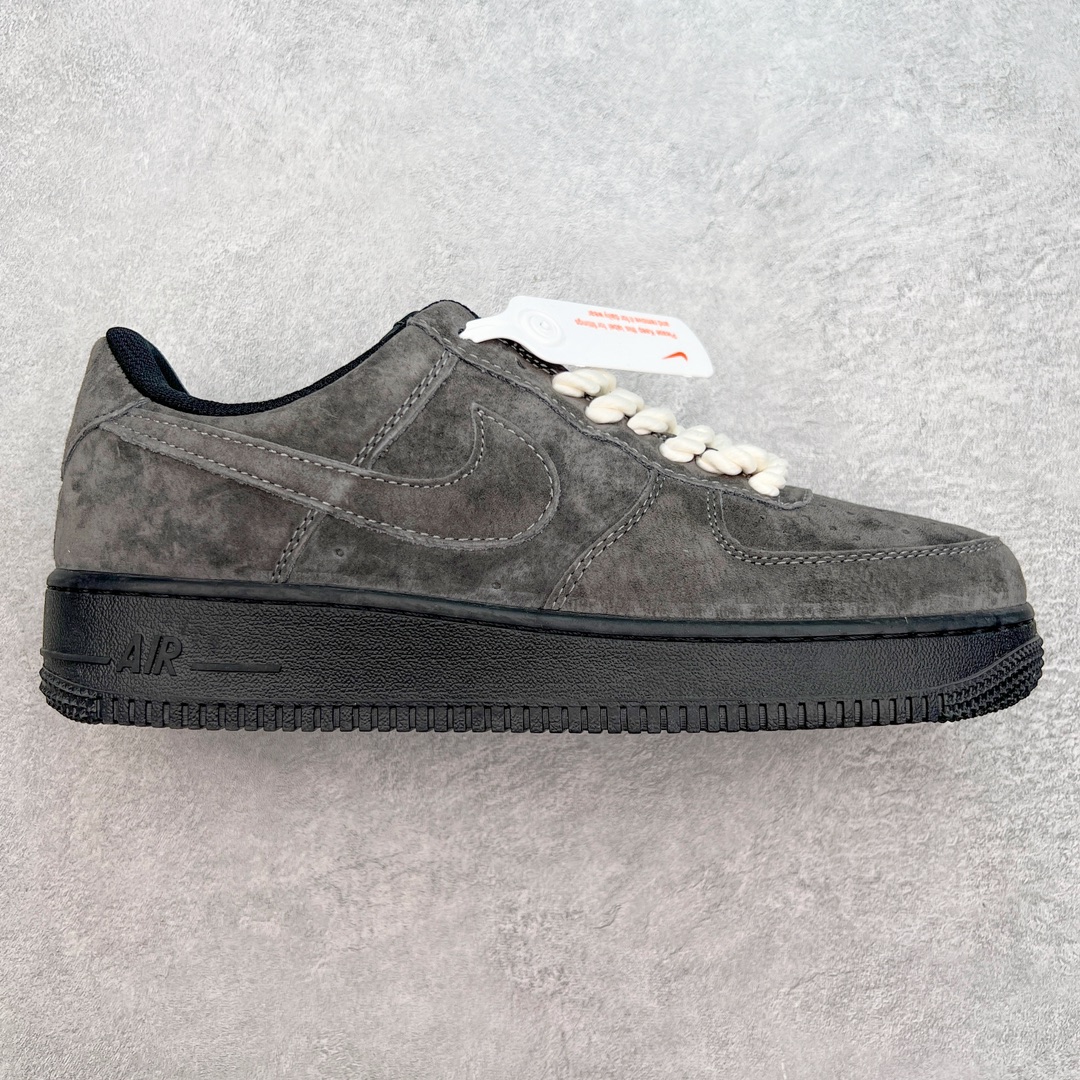 图片[5]-＃福利特价 NK Air Force 1´07 Low 空军一号低帮百搭休闲运动板鞋 FZ0630-001 柔软、弹性十足的缓震性能和出色的中底设计 横跨复古与现代的外型结合 造就出风靡全球 三十多年的Force 1 直到今天还深受青睐 尺码：36 36.5 37.5 38 38.5 39 40 40.5 41 42 42.5 43 44 44.5 45-选品中心