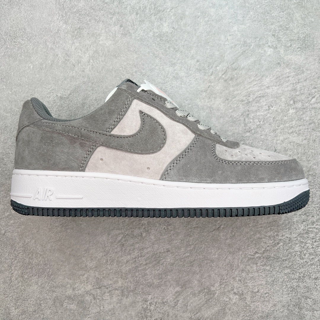 图片[8]-＃福利特价 NK Air Force 1´07 Low 空军一号低帮百搭休闲运动板鞋 FZ0630-001 柔软、弹性十足的缓震性能和出色的中底设计 横跨复古与现代的外型结合 造就出风靡全球 三十多年的Force 1 直到今天还深受青睐 尺码：36 36.5 37.5 38 38.5 39 40 40.5 41 42 42.5 43 44 44.5 45-选品中心