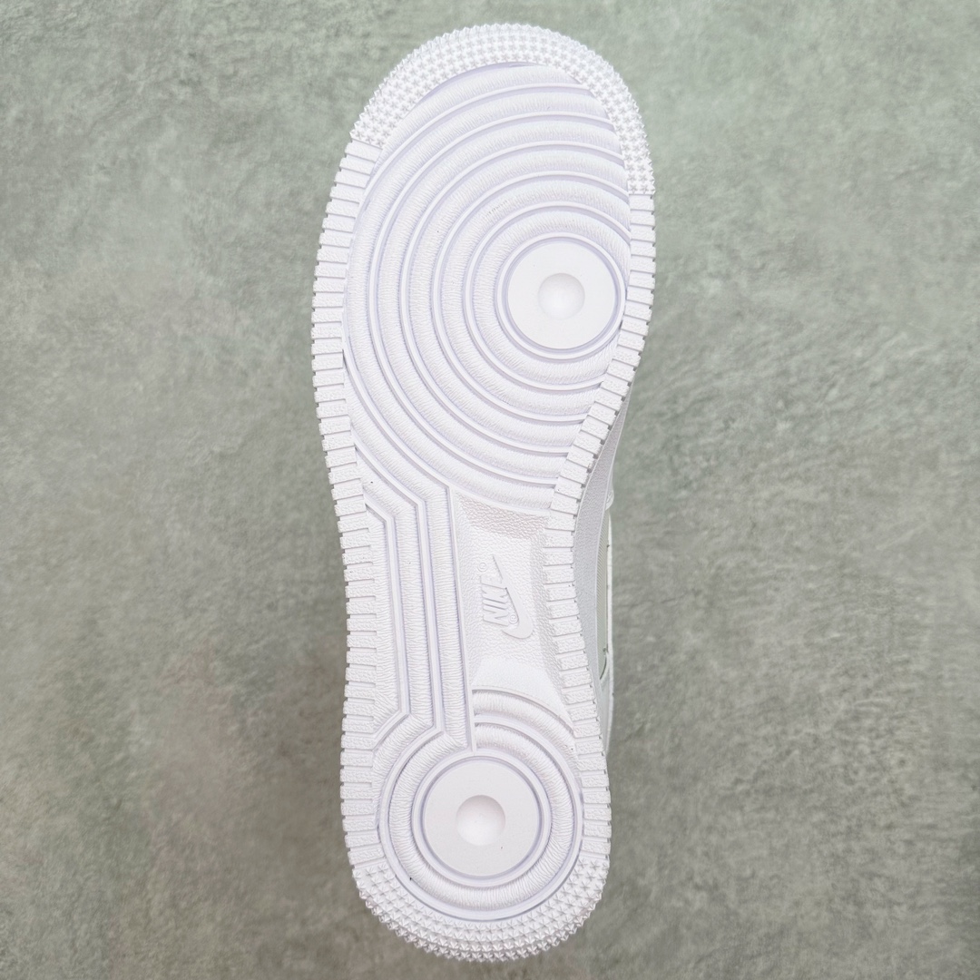 图片[9]-＃福利特价 NK Air Force 1´07 Low 空军一号低帮百搭休闲运动板鞋 FZ0630-001 柔软、弹性十足的缓震性能和出色的中底设计 横跨复古与现代的外型结合 造就出风靡全球 三十多年的Force 1 直到今天还深受青睐 尺码：36 36.5 37.5 38 38.5 39 40 40.5 41 42 42.5 43 44 44.5 45-选品中心