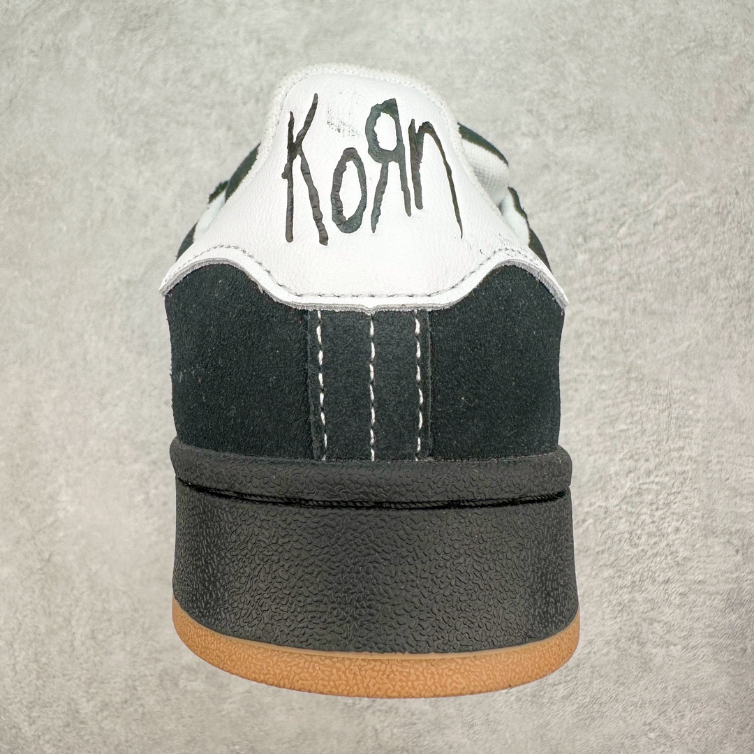 图片[8]-AD Originals Campus 00s 学院系列面包风经典复古低帮百搭休闲运动板鞋 IG0792 这次 Originals 选择了以经典复古鞋型 Campus 为蓝本打造全新面包鞋 这款鞋型联名不断 冠希当年对它更是钟爱有加 论牌面丝毫不输贝壳头、Forum 等大热鞋型 这次 Campus 一改 80 年代的瘦长造型 鞋舌、鞋身、鞋底甚至细节都变大了 营造出千禧年前后流行的面包鞋宽大廓形 因此鞋名改为 Campus 00s 鞋身采用绒面皮料搭配白色常规皮革 质感上还是延续了经典 Campus 的设计 鞋舌填充更加饱满 让鞋款整体看起来更加圆润 搭配上这款浅蓝配色 「蓝胖子」造型真的很可爱 鞋舌还加入了与以往 Campus 不同的全新三叶草 Logo 令造型更具千禧气息 鞋带也采用了加宽的设计 如果你不喜欢 这次还附送了传统鞋带可以替换 鞋底采用了米黄做旧设计 凸显鞋款的复古年代感 除了清新可人的浅蓝配色 还有一款酷灰配色 造型更加硬朗复古 而且相比浅蓝配色更加耐脏 尺码：36 36⅔ 37⅓ 38 38⅔ 39⅓ 40 40⅔ 41⅓ 42 42⅔ 43⅓ 44 45-选品中心