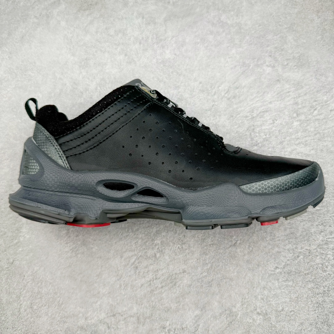 ECCO爱步2024年新款户外鞋防水透气越野跑鞋 健步踪迹系列 鞋面设有GORE-TEX防水薄膜 给你贴心防水保护 防水透气 直接注塑工艺连接鞋面与鞋底 一体成型 合脚稳固 BIOM自然律动科技鞋楦 符合人体工学 长效缓震带来裸足体验 橡胶大底 结合橡胶凸起鞋钉设计 适应多种地形 提供强劲抓地力与耐磨性 稳定支撑 越野无束 尺码：39 40 41 42 43 44（正常码）-选品中心