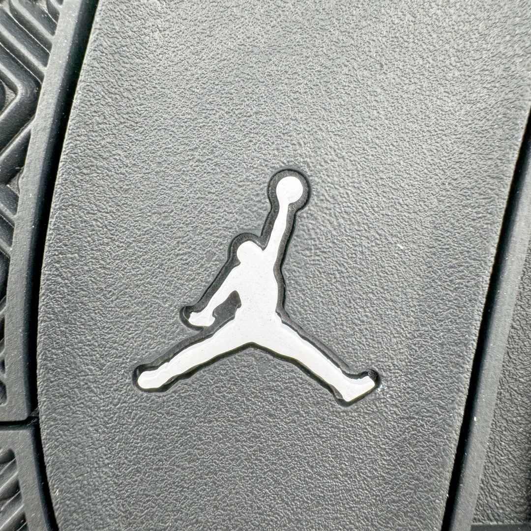 图片[18]-＃DT/R1纯原 Air Jordan AJ4 Retro 白黑雷公 FQ8138-001 原鞋开发原楦原纸板同源开发 完美呈现乔4的版型 内侧正确双色网格 还原细节 原厂皮料 正确气垫颜色 正确网格工艺 正确拉帮工艺 全鞋原装材料制作 原档案原模具打造 支持全方位与正品对比 尺码：40 40.5 41 42 42.5 43 44 44.5 45 46 47.5 48.5-选品中心