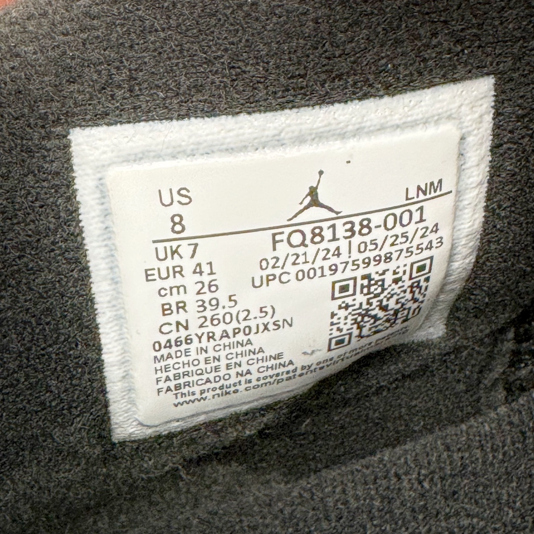 图片[11]-＃DT/R1纯原 Air Jordan AJ4 Retro 白黑雷公 FQ8138-001 原鞋开发原楦原纸板同源开发 完美呈现乔4的版型 内侧正确双色网格 还原细节 原厂皮料 正确气垫颜色 正确网格工艺 正确拉帮工艺 全鞋原装材料制作 原档案原模具打造 支持全方位与正品对比 尺码：40 40.5 41 42 42.5 43 44 44.5 45 46 47.5 48.5-选品中心