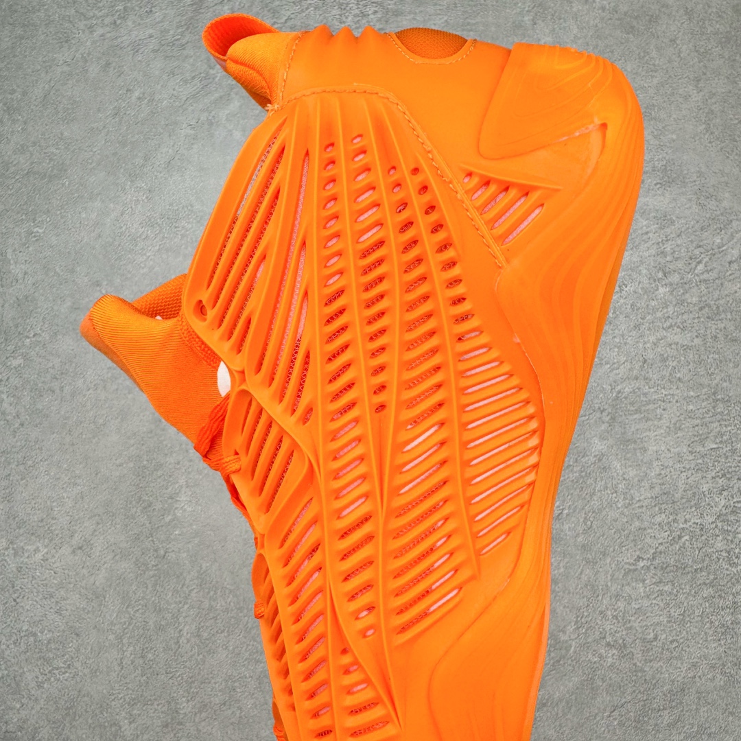 图片[7]-＃纯原新品 AD Anthony Edwards A.E. 2 \\\”华子二代\\\” 安东尼·爱德华兹签名实战减震防滑耐磨高帮篮球鞋 JI4513 球鞋的整体设计非常复古 也可以理解为并不是目前篮球鞋的设计趋势 AE2流线简约的设计 也是让其非常具有辨识度 袜套与「蚁巢」组成的鞋身 在保证透气效果的同时 搭配鞋带更能带来相当出色的鞋脚一体性 中底自然还是搭载着AD的当家科技并经由外层 TPU 包裹 将软、弹和支撑性同时兼顾 尺码：40 40.5 41 42 42.5 43 44 44.5 45 46-选品中心