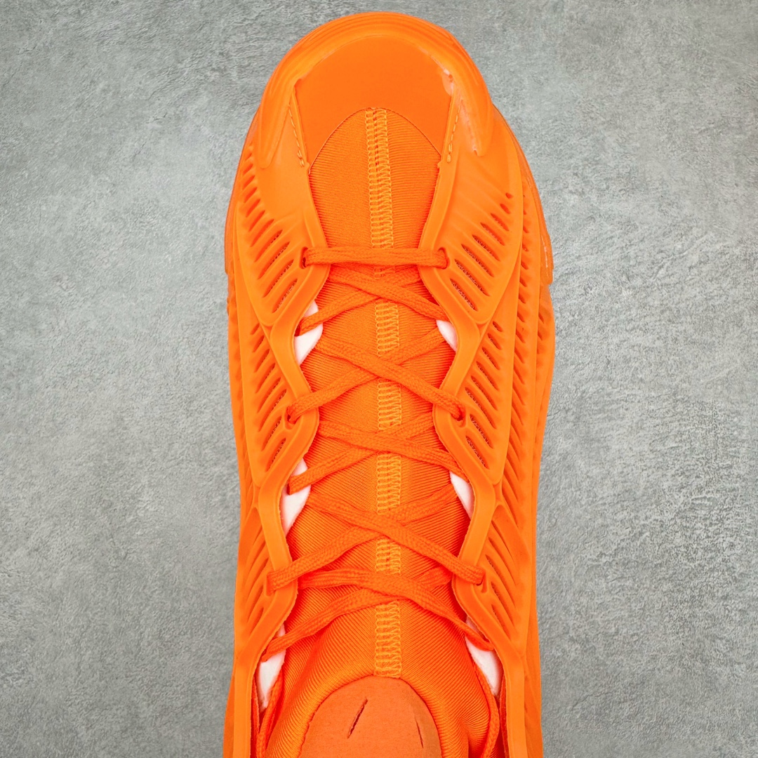 图片[4]-＃纯原新品 AD Anthony Edwards A.E. 2 \\\”华子二代\\\” 安东尼·爱德华兹签名实战减震防滑耐磨高帮篮球鞋 JI4513 球鞋的整体设计非常复古 也可以理解为并不是目前篮球鞋的设计趋势 AE2流线简约的设计 也是让其非常具有辨识度 袜套与「蚁巢」组成的鞋身 在保证透气效果的同时 搭配鞋带更能带来相当出色的鞋脚一体性 中底自然还是搭载着AD的当家科技并经由外层 TPU 包裹 将软、弹和支撑性同时兼顾 尺码：40 40.5 41 42 42.5 43 44 44.5 45 46-选品中心