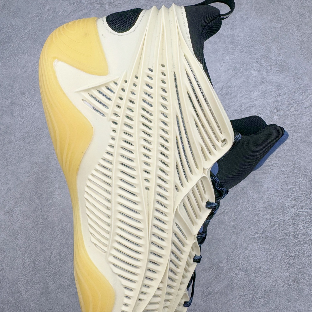 图片[6]-＃纯原新品 AD Anthony Edwards A.E. 2 \\\”华子二代\\\” 安东尼·爱德华兹签名实战减震防滑耐磨高帮篮球鞋 JI4511 球鞋的整体设计非常复古 也可以理解为并不是目前篮球鞋的设计趋势 AE2流线简约的设计 也是让其非常具有辨识度 袜套与「蚁巢」组成的鞋身 在保证透气效果的同时 搭配鞋带更能带来相当出色的鞋脚一体性 中底自然还是搭载着AD的当家科技并经由外层 TPU 包裹 将软、弹和支撑性同时兼顾 尺码：40 40.5 41 42 42.5 43 44 44.5 45 46-选品中心