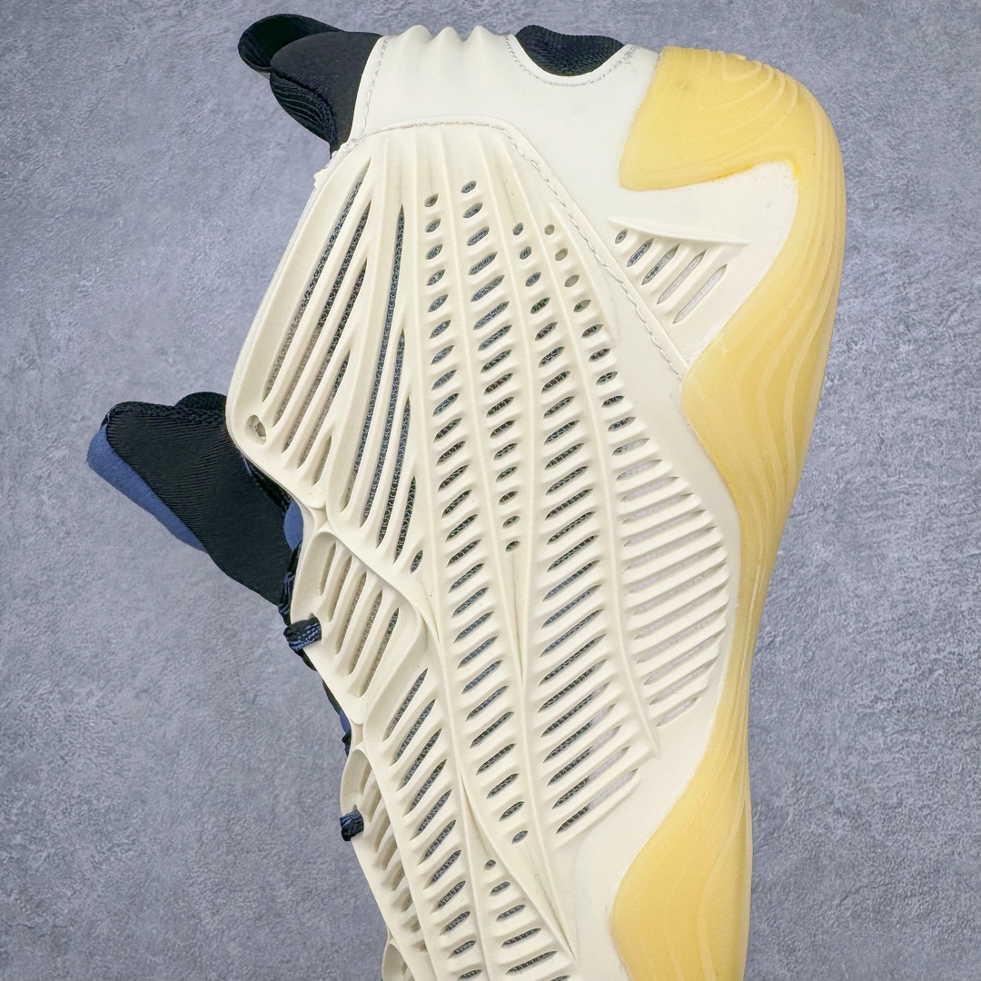 图片[7]-＃纯原新品 AD Anthony Edwards A.E. 2 \\\”华子二代\\\” 安东尼·爱德华兹签名实战减震防滑耐磨高帮篮球鞋 JI4511 球鞋的整体设计非常复古 也可以理解为并不是目前篮球鞋的设计趋势 AE2流线简约的设计 也是让其非常具有辨识度 袜套与「蚁巢」组成的鞋身 在保证透气效果的同时 搭配鞋带更能带来相当出色的鞋脚一体性 中底自然还是搭载着AD的当家科技并经由外层 TPU 包裹 将软、弹和支撑性同时兼顾 尺码：40 40.5 41 42 42.5 43 44 44.5 45 46-选品中心