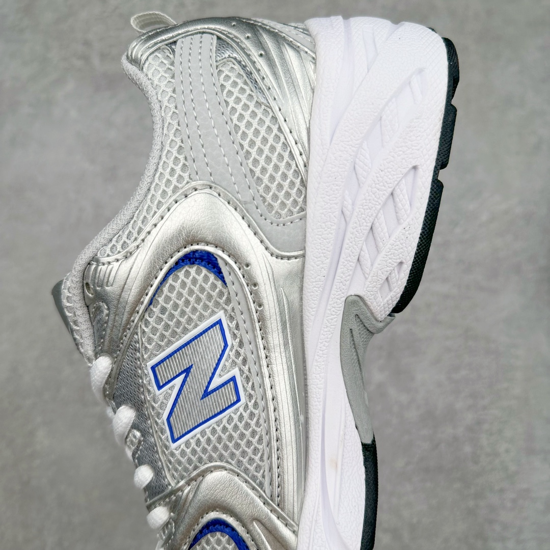 图片[6]-New Balance NB530 新百伦复古透气跑步鞋 抛弃过往以皮革为主的人气轮廓 以极具复古风范的跑鞋外观呈现 设计上全鞋以简约清爽的纯白色作基底 鞋身覆盖大面积织物网眼材质 并于鞋头、鞋带孔眼片等细节处点缀对比鲜明的反光银镀层凸显 鞋舌、侧身等位置则辅以一贯的「N」字标志和品牌徽标彰显身份 最后通过搭载的 ABZORB 缓震中底完善整体造型 尺码：36 37 37.5 38 38.5 39 40 40.5 41 42 42.5 43 44 45-选品中心