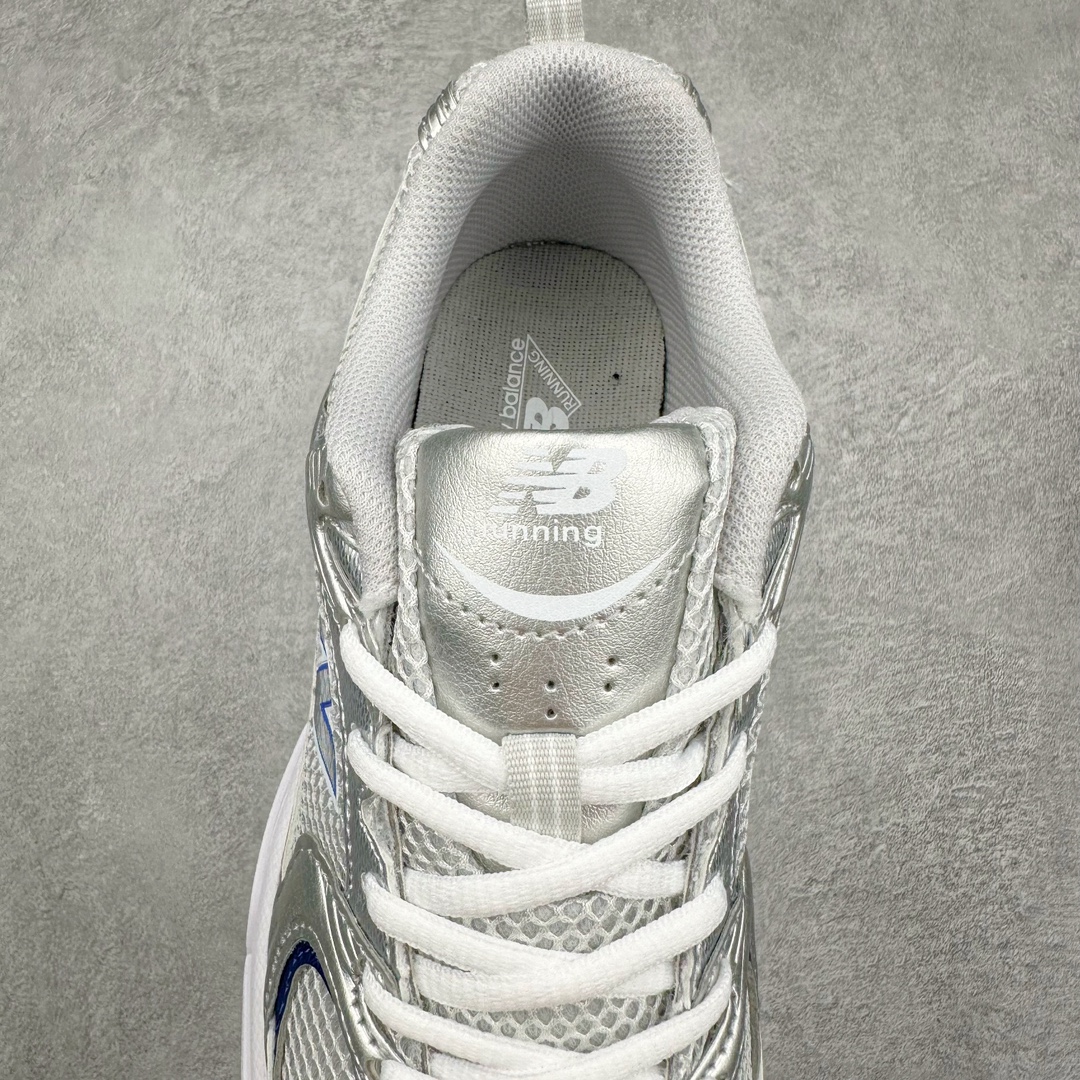 图片[5]-New Balance NB530 新百伦复古透气跑步鞋 抛弃过往以皮革为主的人气轮廓 以极具复古风范的跑鞋外观呈现 设计上全鞋以简约清爽的纯白色作基底 鞋身覆盖大面积织物网眼材质 并于鞋头、鞋带孔眼片等细节处点缀对比鲜明的反光银镀层凸显 鞋舌、侧身等位置则辅以一贯的「N」字标志和品牌徽标彰显身份 最后通过搭载的 ABZORB 缓震中底完善整体造型 尺码：36 37 37.5 38 38.5 39 40 40.5 41 42 42.5 43 44 45-选品中心