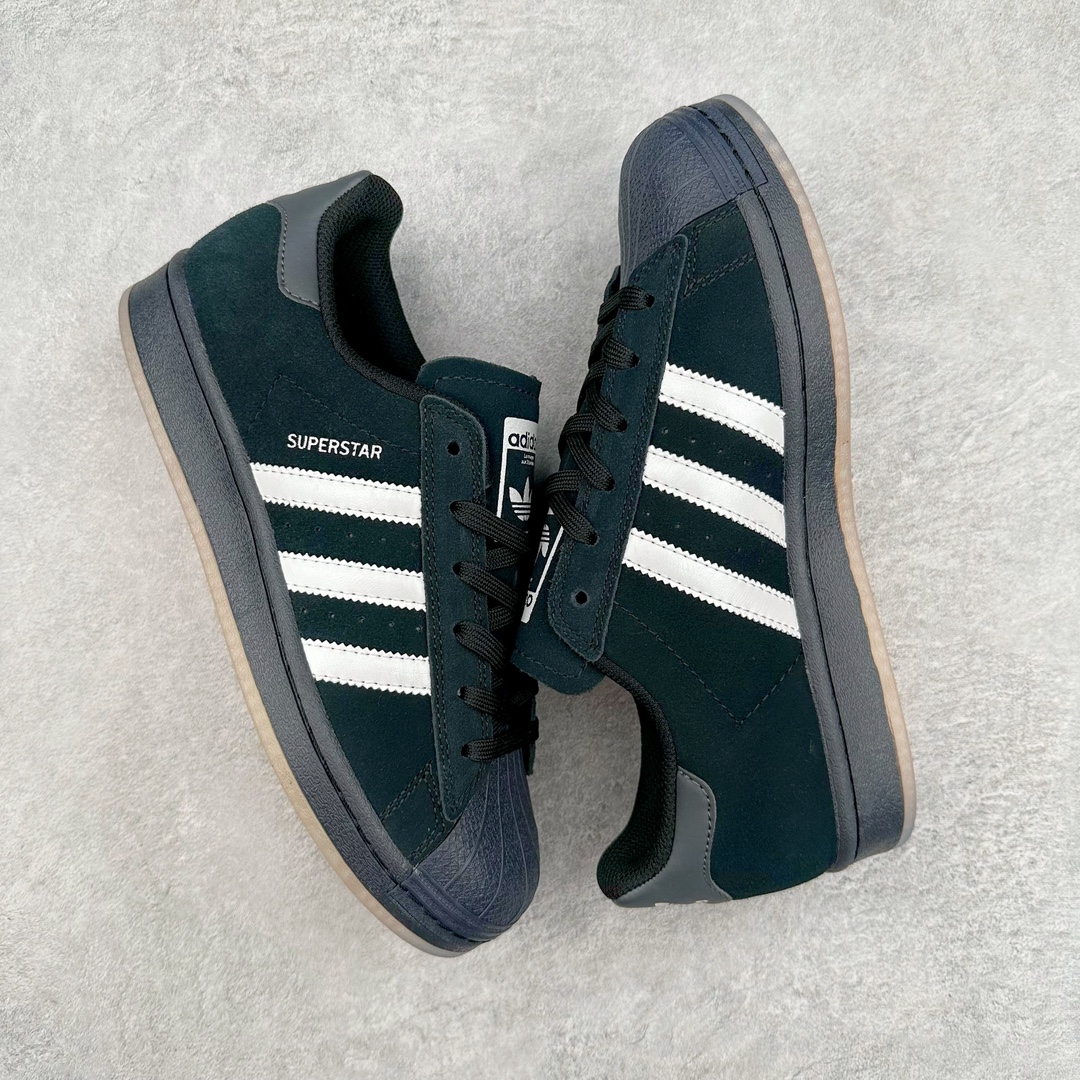 图片[3]-AD Originals Superstar 经典复古贝壳头板鞋 IG1705 诞生于1969年 是第一双将全皮面鞋 身与橡胶鞋头结合在一起的低帮篮球鞋 Superstar最开始 是作为高帮篮球鞋Pro Model的低帮版本而出现的 但因为其独特和醒目的橡胶鞋头造型而让大家熟知 被大家形象地称为\\\”shelltoe\\\”贝壳头 在70年代的美国职业篮球场上 接近3/4的NBA球员都将这双Superstar作为场上用鞋 80年代之后 经过不断的改良和发展 Superstar逐渐成为横跨时装、音乐、街头文化、休闲和运动等各大领域的时尚潮鞋 尺码：36 36.5 37 38 38.5 39 40 40.5 41 42 42.5 43 44 44.5 45-选品中心