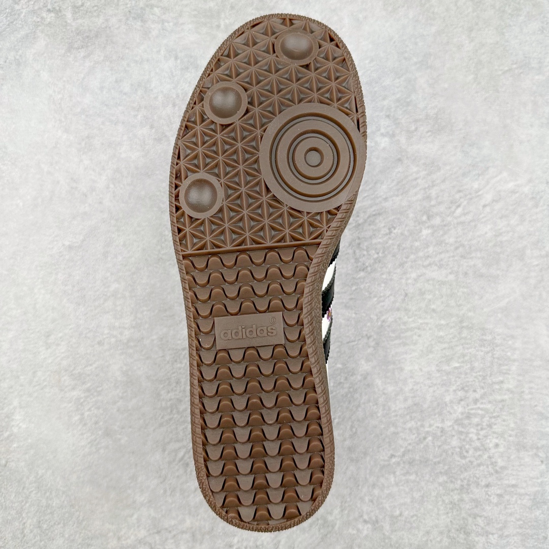 图片[9]-AD Original Samba OG 复古经典轻便板鞋 IF4398 这款桑巴鞋展示了高质量的工艺 带有装饰的超锁缝制和无缝的手感 柔软、柔软的皮革造型和标志性的3条纹完成了精致的外观 正规合身鞋带 鞋面上有绒面鞋垫 橡胶鞋底 享受正畸套筒软感 自50年代首次亮相以来就一直在赢得粉丝的青睐 尺码：36 36.5 37.5 38 38.5 39 40 40.5 41 42 42.5 43 44 44.5 45-选品中心