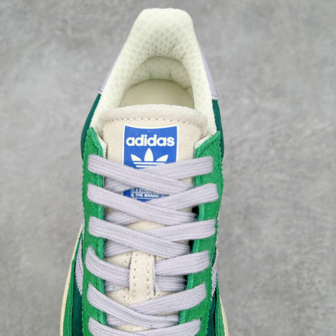 图片[5]-AD SL72 RS系列德训足球风百搭低帮休闲运动板鞋 IH7993 阿迪达斯Originals推出复古「T头鞋」造型的SL72鞋款复刻，有男女两款可选。男生款为SL72RS，鞋型挺立饱满，鞋底增加高度，采用麂皮与布面制作，符合复古氛围；女生款为SL72OGW，致敬经典款式，鞋身纤细，还原70年代设计，以绿色呈现，点缀金色细节。多款配色可选。「T 头鞋」这两年有多火大家见到了吧？明星、穿搭博主几乎人手一双，凭借复古味的外观，以及亲民的价格，同样成为了不少球鞋玩家日常上脚首选。近日 adidas Originals 将有「T 头鞋」造型的诞生于 1972 年的 SL72 鞋款复刻带回，各位买鞋又有新选择了。1972 年 SL72 问世后，引领了后来阿迪达斯的跑鞋发展方向，其中「SL」代表了 Super Light，彰显了产品轻便的特性。1972 年 SL72 问世后，引领了后来阿迪达斯的跑鞋发展方向，其中「SL」代表了 Super Light，彰显了产品轻便的特性。这次 adidas Originals 延续其轻质经典的基因，带来男女两款 SL72。男生款带来 SL72 RS 鞋型，RS 意为 Reshaped（重塑），鞋款在保留了经典的外观基础上，在尼龙材质里增加了填充物，使鞋型更加挺立和饱满，鞋头则更加圆润，鞋底的 EVA 材质则增加了鞋款的高度。女生款则带来 SL72 OG W 鞋型，OG 顾名思义则是致敬经典款式，相较于 RS（Reshaped）鞋款，鞋身更加纤细，其整体鞋身轮廓、线条、细节、材质上尊崇 70 年代 SL72 的设计，还原经典味道。尺码：36 36⅔ 37⅓ 38 38⅔ 39⅓ 40 40⅔ 41⅓ 42 42⅔ 43⅓ 44 44⅔ 45-选品中心