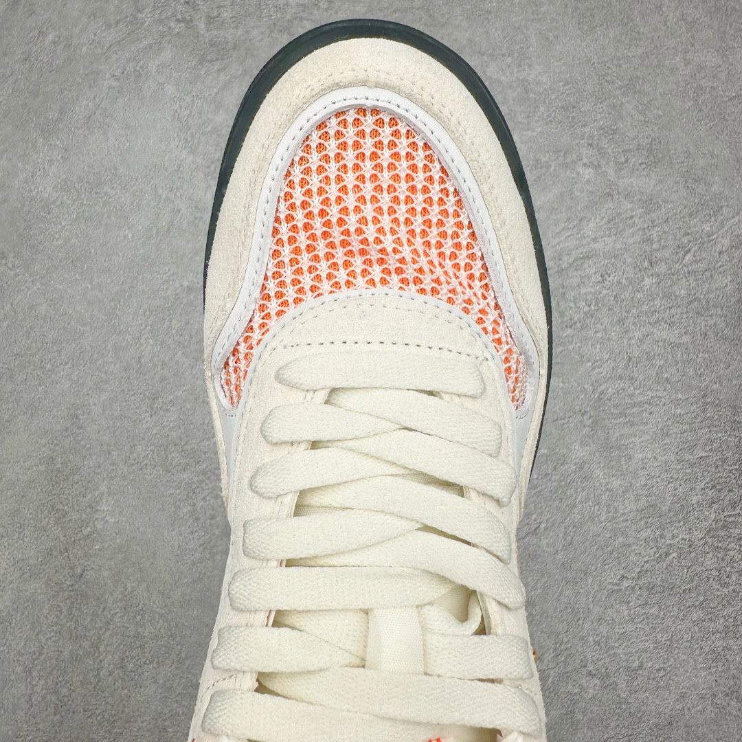 图片[4]-Union x NK Field General 82 SP 低帮复古联名篮球鞋 UN联名白橙 FQ9003-100 鞋身整体采用编织网眼为底 框架部分的麂皮材质营造出丰富的层次感 配色方面以深棕色为底色 搭配奶油色框架设计 Swoosh部分则以白色点缀 复古氛围拉满 Union标志性的UN/LA标签以及车线细节均得以保留 鞋舌部分也采用解构设计 并带有UNION字样 鞋身侧后方均带有粉色3M反光条设计 Swoosh采用镂空样式呈现 并带有稳定支持装置 鞋底则采用自带氧化效果的米白色Waffle外底呈现 进一步呼应复古氛围 侧面分别带有Union以及NK字样 尺码：36 36.5 37.5 38 38.5 39 40 40.5 41 42 42.5 43 44 45-选品中心
