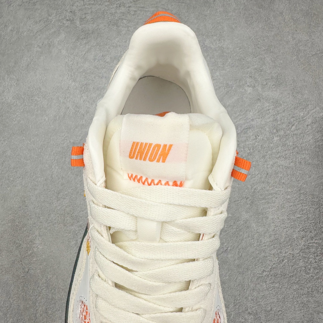 图片[5]-Union x NK Field General 82 SP 低帮复古联名篮球鞋 UN联名白橙 FQ9003-100 鞋身整体采用编织网眼为底 框架部分的麂皮材质营造出丰富的层次感 配色方面以深棕色为底色 搭配奶油色框架设计 Swoosh部分则以白色点缀 复古氛围拉满 Union标志性的UN/LA标签以及车线细节均得以保留 鞋舌部分也采用解构设计 并带有UNION字样 鞋身侧后方均带有粉色3M反光条设计 Swoosh采用镂空样式呈现 并带有稳定支持装置 鞋底则采用自带氧化效果的米白色Waffle外底呈现 进一步呼应复古氛围 侧面分别带有Union以及NK字样 尺码：36 36.5 37.5 38 38.5 39 40 40.5 41 42 42.5 43 44 45-选品中心