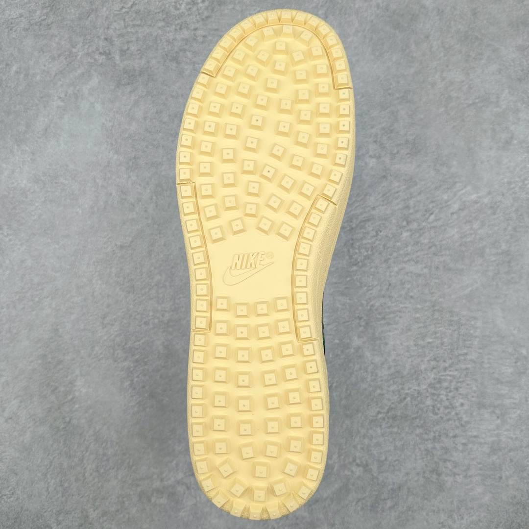 图片[9]-Union x NK Field General 82 SP 低帮复古联名篮球鞋 UN联名黑蓝 FQ9003-001 鞋身整体采用编织网眼为底 框架部分的麂皮材质营造出丰富的层次感 配色方面以深棕色为底色 搭配奶油色框架设计 Swoosh部分则以白色点缀 复古氛围拉满 Union标志性的UN/LA标签以及车线细节均得以保留 鞋舌部分也采用解构设计 并带有UNION字样 鞋身侧后方均带有粉色3M反光条设计 Swoosh采用镂空样式呈现 并带有稳定支持装置 鞋底则采用自带氧化效果的米白色Waffle外底呈现 进一步呼应复古氛围 侧面分别带有Union以及NK字样 尺码：36 36.5 37.5 38 38.5 39 40 40.5 41 42 42.5 43 44 45-选品中心