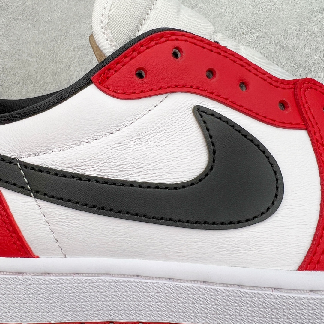 图片[13]-＃DG2.0 Air Jordan AJ1 Retro Low OG 芝加哥低帮 705329-600 全新批次 Ljr同源清远全套加持 圈内最强倒钩系列 高端零售特供批次 产品品控稳定性领先行业 各方面均可对飙L版 良心定价不杀猪 SZ原厂全套原楦原纸板冲刀磨具开发 原厂皮料加持 原厂港宝加持定型后跟R度完美 同源原厂电绣 鬼脸飞翼针数密度立体效果一致 百分百一致原鞋 原厂拉帮工艺 针距密度一致 后跟弧度收口自然不对折 极致一眼正品既视感 进口玻璃冲刀皮料裁剪零毛边 全鞋电脑针车工艺 品控清洁度最高QC检验标准 免检产品 原厂订购鞋盒、鞋标、防尘纸、鞋撑、鞋带 追求极致的原厂味道 尺码：40 40.5 41 42 42.5 43 44 44.5 45 46 47.5 48.5-选品中心