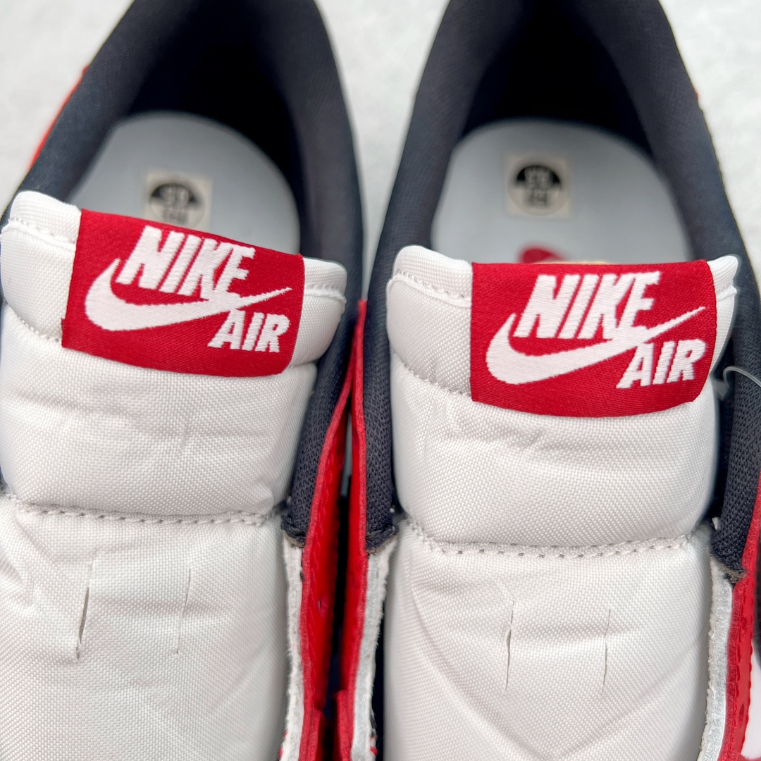 图片[12]-＃DG2.0 Air Jordan AJ1 Retro Low OG 芝加哥低帮 705329-600 全新批次 Ljr同源清远全套加持 圈内最强倒钩系列 高端零售特供批次 产品品控稳定性领先行业 各方面均可对飙L版 良心定价不杀猪 SZ原厂全套原楦原纸板冲刀磨具开发 原厂皮料加持 原厂港宝加持定型后跟R度完美 同源原厂电绣 鬼脸飞翼针数密度立体效果一致 百分百一致原鞋 原厂拉帮工艺 针距密度一致 后跟弧度收口自然不对折 极致一眼正品既视感 进口玻璃冲刀皮料裁剪零毛边 全鞋电脑针车工艺 品控清洁度最高QC检验标准 免检产品 原厂订购鞋盒、鞋标、防尘纸、鞋撑、鞋带 追求极致的原厂味道 尺码：40 40.5 41 42 42.5 43 44 44.5 45 46 47.5 48.5-选品中心