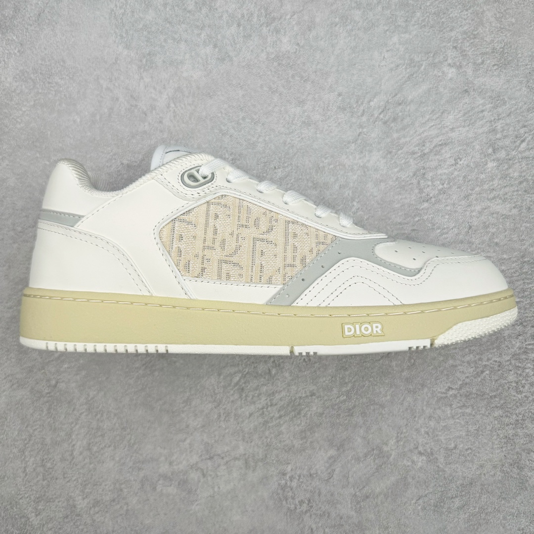 #纯原 Dior B27 迪奥系列 市面为数不多的真正原鞋拆解开发 选材耗时就半个多月 进口原厂皮料 无色差细节拉满 敢与AJ大迪奥相媲美 由意大利工坊匠心打造 黄俊捷、林一等各大明星、网红博主争先上脚且全国各大专柜一鞋难求 鞋面牛皮拼接D印花LOGO 内里进口网布、TPU大底以别具一格的立体效果 展现摩登优雅格调 高街潮流搭配必备潮品 尺码:38 39 40 41 42 43 44 45-选品中心