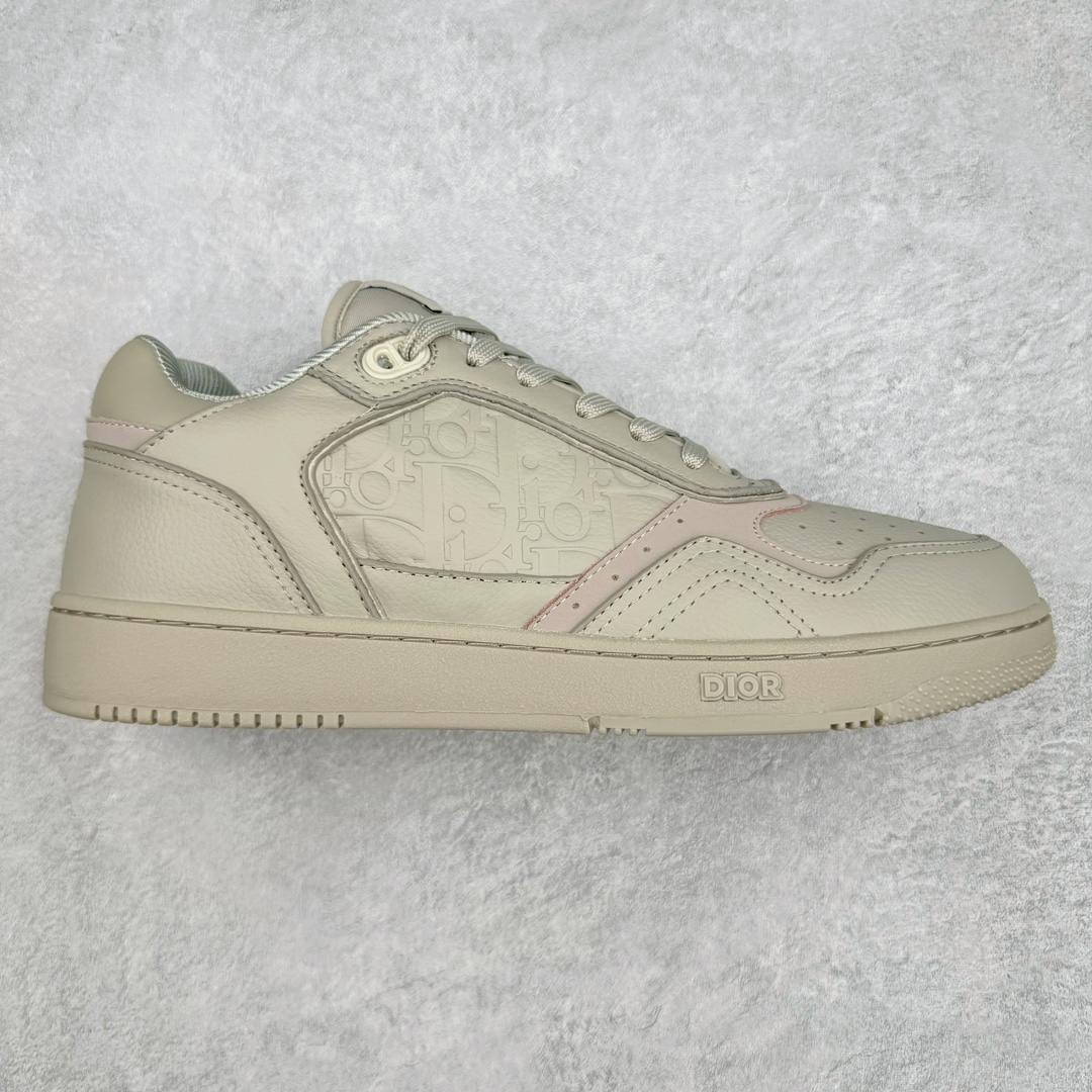 #纯原 Dior B27 迪奥系列 市面为数不多的真正原鞋拆解开发 选材耗时就半个多月 进口原厂皮料 无色差细节拉满 敢与AJ大迪奥相媲美 由意大利工坊匠心打造 黄俊捷、林一等各大明星、网红博主争先上脚且全国各大专柜一鞋难求 鞋面牛皮拼接D印花LOGO 内里进口网布、TPU大底以别具一格的立体效果 展现摩登优雅格调 高街潮流搭配必备潮品 尺码:38 39 40 41 42 43 44 45-选品中心