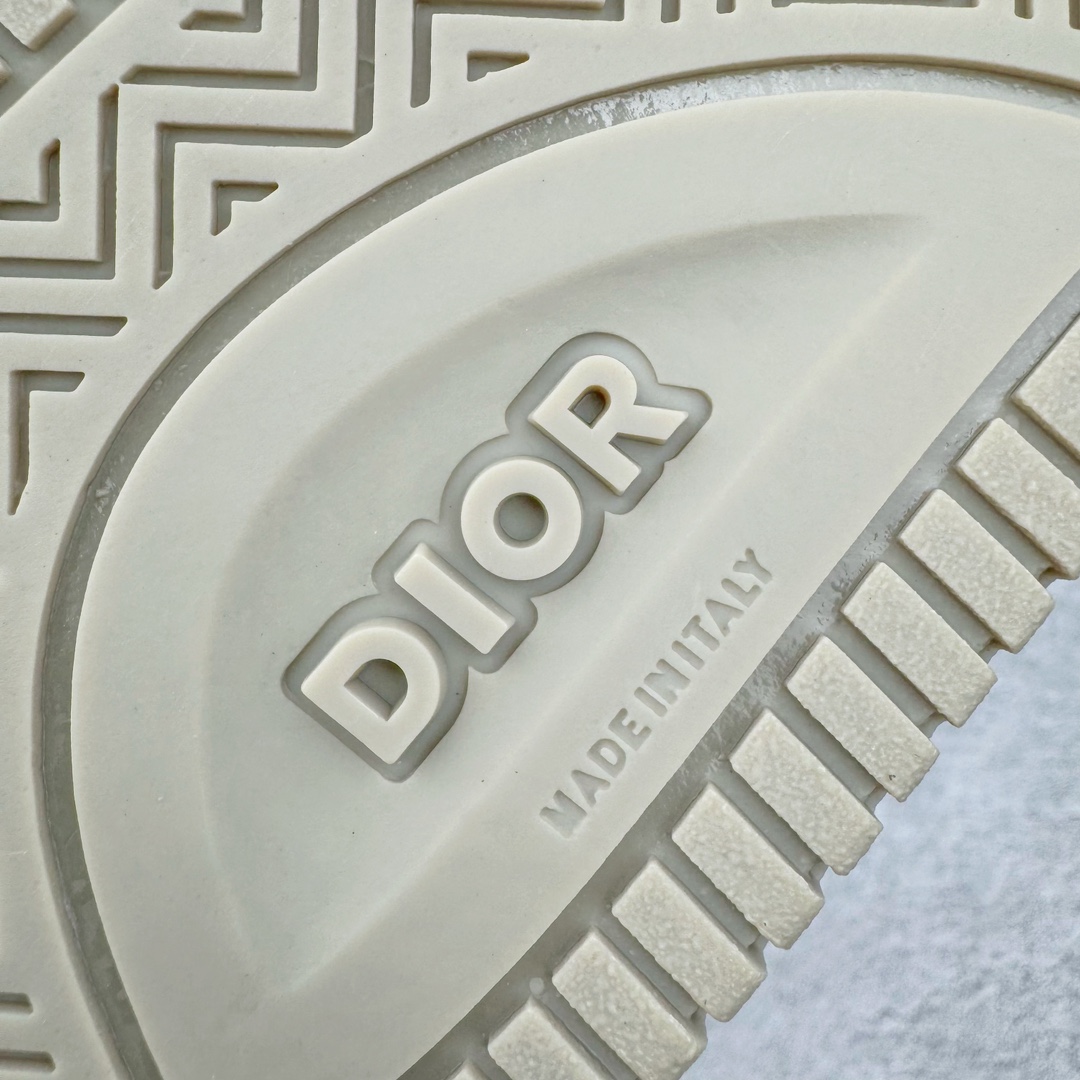 图片[13]-＃纯原 Dior B27 迪奥系列 市面为数不多的真正原鞋拆解开发 选材耗时就半个多月 进口原厂皮料 无色差细节拉满 敢与AJ大迪奥相媲美 由意大利工坊匠心打造 黄俊捷、林一等各大明星、网红博主争先上脚且全国各大专柜一鞋难求 鞋面牛皮拼接D印花LOGO 内里进口网布、TPU大底以别具一格的立体效果 展现摩登优雅格调 高街潮流搭配必备潮品 尺码：38 39 40 41 42 43 44 45-选品中心