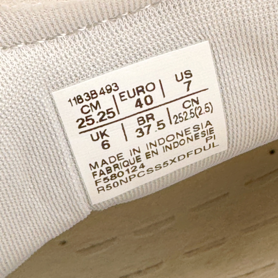 图片[21]-＃MOK Asics Onitsuka Tiger MEXICO 66 亚瑟士鬼冢虎复古经典板鞋 市场最强版本 每个配色均购入原鞋校对 真正原厂头层牛皮 如假包赔 纹路、色泽、皮心颜色 质感百分百还原 海外订单工厂出品 超成熟稳定的做工品控 原装全套纸板楦头开发 原汁原味 完美呈现版型 私模正确鞋底咬花纹路 一比一鞋头弧度高度鞋身弧度 绝不口嗨 细节品控鞋型随意秒杀市面 原档咬花纹路私模大底 一个单元有六个三角形 总体形拼接呈现花瓣状 官方四联吊牌 原装Ortholite轻量化鞋垫 原盒原配 质保卡 说明书 钢印防尘纸 纸板中底带钢印 乳胶组合鞋垫 支持全方位的对比专柜 产品从款式颜色造型上体现出追求舒适和细节的完美 鞋类更是推崇手工制作的严谨与完美 融舒适性与可穿性的设计风格 注重细节的完美和别致魅力 既保持稳重 又不失轻松的时尚感 尺码：35 36 37 37.5 38 39 39.5 40 40.5 41.5 42 42.5 43.5 44 45 46-选品中心