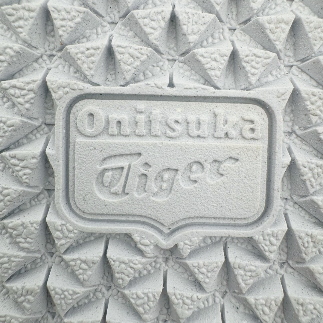 图片[16]-＃MOK Asics Onitsuka Tiger MEXICO 66 亚瑟士鬼冢虎复古经典板鞋 市场最强版本 每个配色均购入原鞋校对 真正原厂头层牛皮 如假包赔 纹路、色泽、皮心颜色 质感百分百还原 海外订单工厂出品 超成熟稳定的做工品控 原装全套纸板楦头开发 原汁原味 完美呈现版型 私模正确鞋底咬花纹路 一比一鞋头弧度高度鞋身弧度 绝不口嗨 细节品控鞋型随意秒杀市面 原档咬花纹路私模大底 一个单元有六个三角形 总体形拼接呈现花瓣状 官方四联吊牌 原装Ortholite轻量化鞋垫 原盒原配 质保卡 说明书 钢印防尘纸 纸板中底带钢印 乳胶组合鞋垫 支持全方位的对比专柜 产品从款式颜色造型上体现出追求舒适和细节的完美 鞋类更是推崇手工制作的严谨与完美 融舒适性与可穿性的设计风格 注重细节的完美和别致魅力 既保持稳重 又不失轻松的时尚感 尺码：35 36 37 37.5 38 39 39.5 40 40.5 41.5 42 42.5 43.5 44 45 46-选品中心