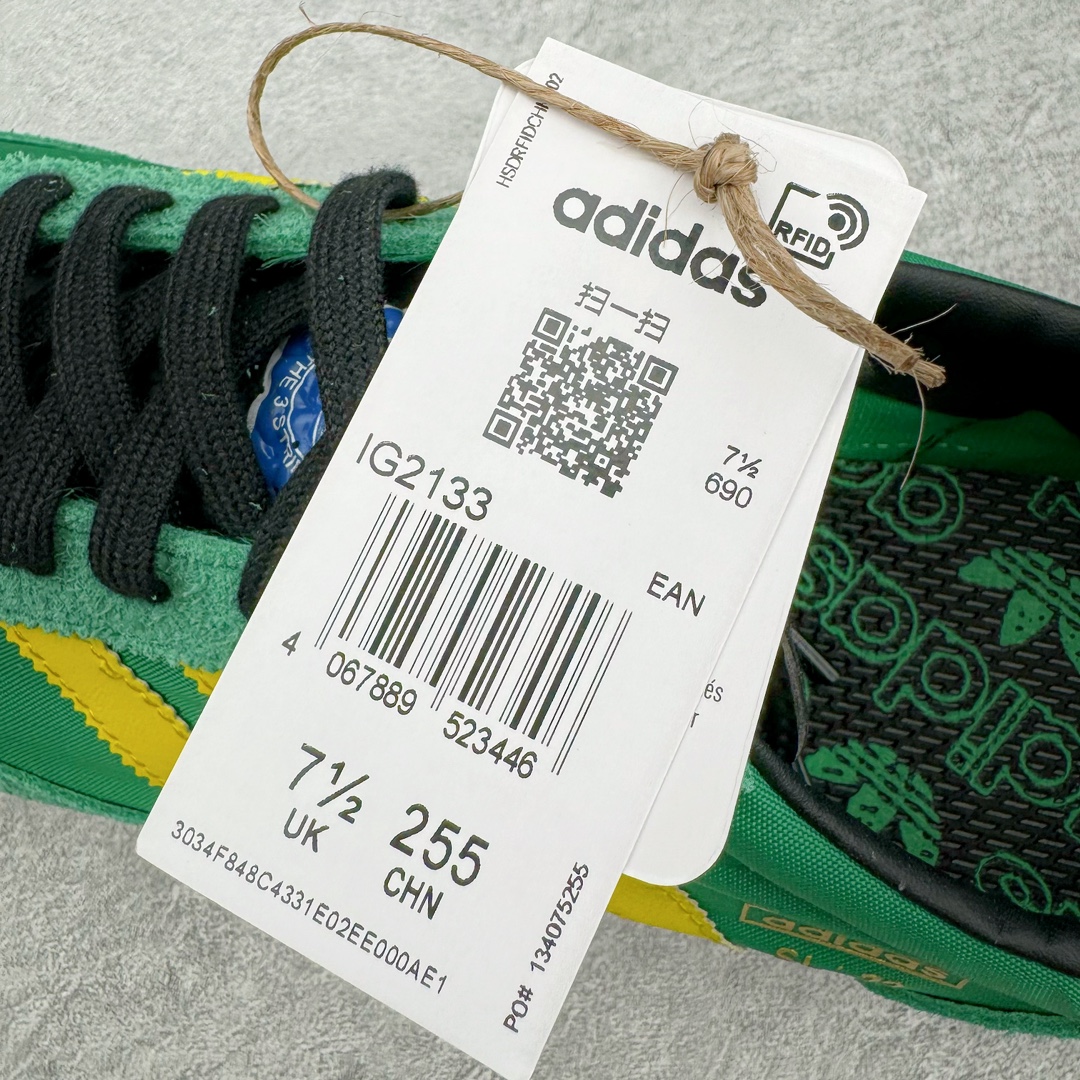 图片[20]-＃CS AD Wmns SL72 OG 系列德训足球风百搭低帮休闲运动板鞋 IG2133 采用高弹EVA+MODEL+RB三层组合底 区别市面RB一体大底 三层组合鞋底重量与原鞋一致 Originals 将有「T 头鞋」造型的诞生于 1972 年的 SL72 鞋款复刻带回 各位买鞋又有新选择了 1972 年 SL72 问世后 引领了后来阿迪达斯的跑鞋发展方向 其中「SL」代表了 Super Light 彰显了产品轻便的特性 1972 年 SL72 问世后 引领了后来阿迪达斯的跑鞋发展方向 其中「SL」代表了 Super Light 彰显了产品轻便的特性 这次 Originals 延续其轻质经典的基因 带来男女两款 SL72 男生款带来 SL72 RS 鞋型 RS 意为 Reshaped（重塑）鞋款在保留了经典的外观基础上 在尼龙材质里增加了填充物 使鞋型更加挺立和饱满 鞋头则更加圆润 鞋底的 EVA 材质则增加了鞋款的高度 女生款则带来 SL72 OG W 鞋型 OG 顾名思义则是致敬经典款式 相较于 RS（Reshaped）鞋款 鞋身更加纤细 其整体鞋身轮廓、线条、细节、材质上尊崇 70 年代 SL72 的设计 还原经典味道 尺码：36 36⅔ 37⅓ 38 38⅔ 39⅓ 40 40⅔ 41⅓ 42 42⅔ 43⅓ 44 44⅔ 45-选品中心