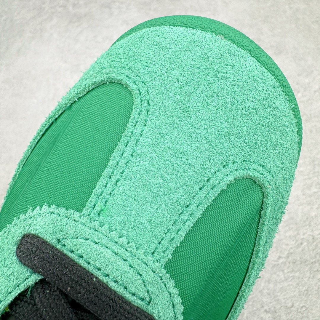 图片[15]-＃CS AD Wmns SL72 OG 系列德训足球风百搭低帮休闲运动板鞋 IG2133 采用高弹EVA+MODEL+RB三层组合底 区别市面RB一体大底 三层组合鞋底重量与原鞋一致 Originals 将有「T 头鞋」造型的诞生于 1972 年的 SL72 鞋款复刻带回 各位买鞋又有新选择了 1972 年 SL72 问世后 引领了后来阿迪达斯的跑鞋发展方向 其中「SL」代表了 Super Light 彰显了产品轻便的特性 1972 年 SL72 问世后 引领了后来阿迪达斯的跑鞋发展方向 其中「SL」代表了 Super Light 彰显了产品轻便的特性 这次 Originals 延续其轻质经典的基因 带来男女两款 SL72 男生款带来 SL72 RS 鞋型 RS 意为 Reshaped（重塑）鞋款在保留了经典的外观基础上 在尼龙材质里增加了填充物 使鞋型更加挺立和饱满 鞋头则更加圆润 鞋底的 EVA 材质则增加了鞋款的高度 女生款则带来 SL72 OG W 鞋型 OG 顾名思义则是致敬经典款式 相较于 RS（Reshaped）鞋款 鞋身更加纤细 其整体鞋身轮廓、线条、细节、材质上尊崇 70 年代 SL72 的设计 还原经典味道 尺码：36 36⅔ 37⅓ 38 38⅔ 39⅓ 40 40⅔ 41⅓ 42 42⅔ 43⅓ 44 44⅔ 45-选品中心