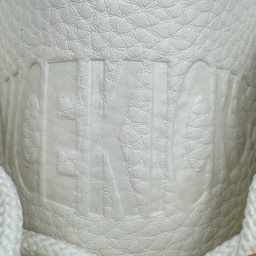 图片[16]-＃PB福利特价 Nice Kicks x AD Original Samba OG 复古经典轻便板鞋 联名奶茶色 IE0172 口碑大厂出品 品控大底版型不断改良更新 全套原纸板楦头开发 确保原汁原味 完美呈现桑巴版型 一比一鞋头弧度高度鞋身弧度 此版本只针对中端市场 皮料材质有所更替 其他数据细节工艺流程均保持一致 绝不口嗨 细节品控鞋型随意对比 正确烫金高频细节 原装纳米超迁皮料 独家私模橡胶大底 原盒原配 这款桑巴鞋展示了高质量的工艺 带有装饰的超锁缝制和无缝的手感 柔软、柔软的皮革造型和标志性的3条纹完成了精致的外观 正规合身鞋带 鞋面上有绒面鞋垫 橡胶鞋底 享受正畸套筒软感 自50年代首次亮相以来就一直在赢得粉丝的青睐 尺码：36 36.5 37.5 38 38.5 39 40 40.5 41 42 42.5 43 44 44.5 45 46-选品中心