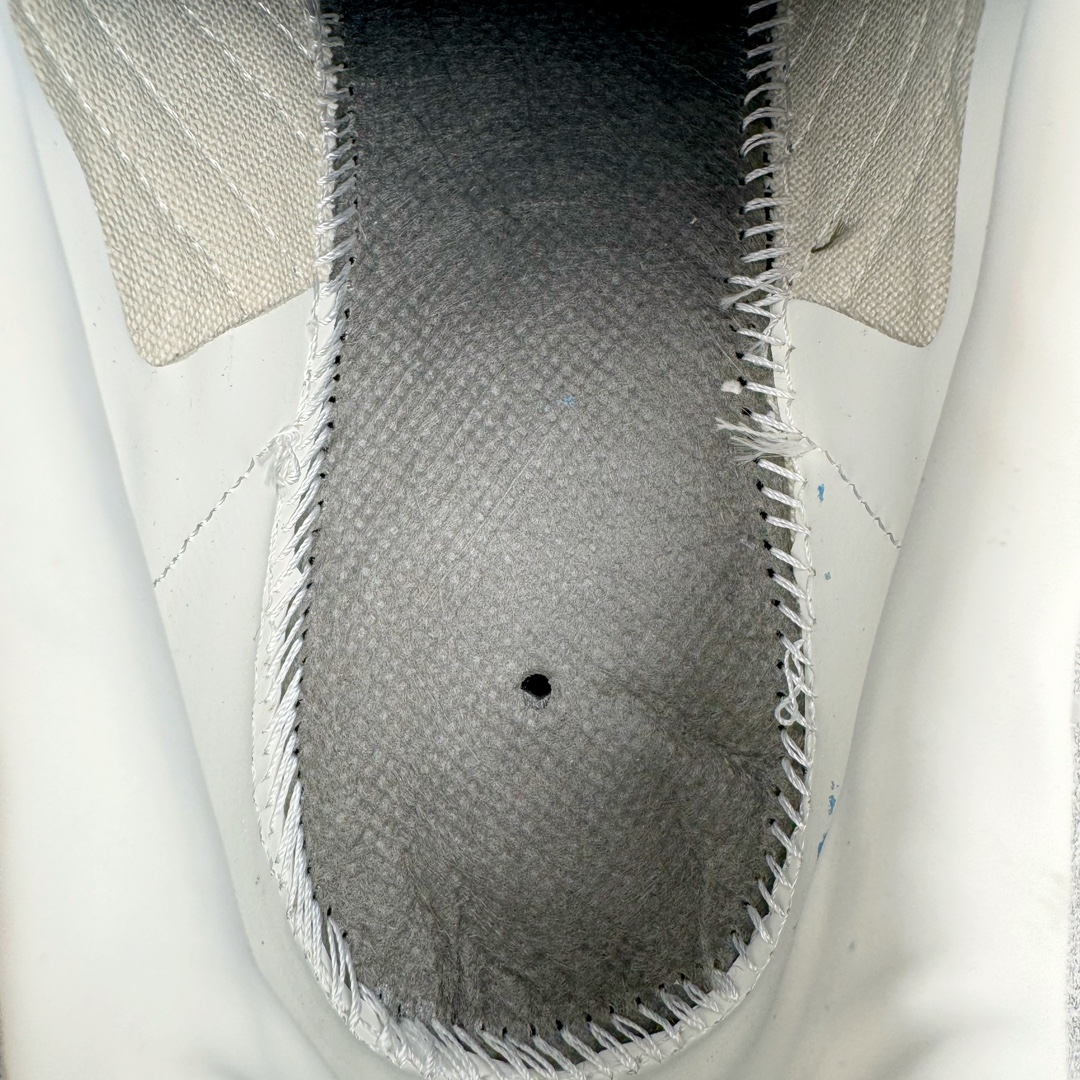 图片[18]-＃PB福利特价 Nice Kicks x AD Original Samba OG 复古经典轻便板鞋 联名奶茶色 IE0172 口碑大厂出品 品控大底版型不断改良更新 全套原纸板楦头开发 确保原汁原味 完美呈现桑巴版型 一比一鞋头弧度高度鞋身弧度 此版本只针对中端市场 皮料材质有所更替 其他数据细节工艺流程均保持一致 绝不口嗨 细节品控鞋型随意对比 正确烫金高频细节 原装纳米超迁皮料 独家私模橡胶大底 原盒原配 这款桑巴鞋展示了高质量的工艺 带有装饰的超锁缝制和无缝的手感 柔软、柔软的皮革造型和标志性的3条纹完成了精致的外观 正规合身鞋带 鞋面上有绒面鞋垫 橡胶鞋底 享受正畸套筒软感 自50年代首次亮相以来就一直在赢得粉丝的青睐 尺码：36 36.5 37.5 38 38.5 39 40 40.5 41 42 42.5 43 44 44.5 45 46-选品中心