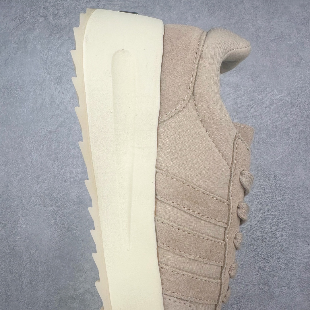 图片[6]-＃福利特价 Fear Of God x AD Athletics Runner Los Angeles 运动跑系列低帮增高系带百搭休闲运动慢跑鞋鞋 FOG联名 低调的一体式配色与高级材质承袭 FOG 一贯风格 鞋带处的锁定扣增加了穿脱便捷性 同时与后跟处的 Fear of God 铭牌一起增加了细节精致感 整体鞋靴造型似乎让人想起了兄弟品牌 Yeezy 的 RNR 系列鞋款 看来「老棉鞋」将在今年秋冬掀起一波全新攻势 尺码：36 36⅔ 37⅓ 38 38⅔ 39⅓ 40 40⅔ 41⅓ 42 42⅔ 43⅓ 44 44⅔ 45-选品中心