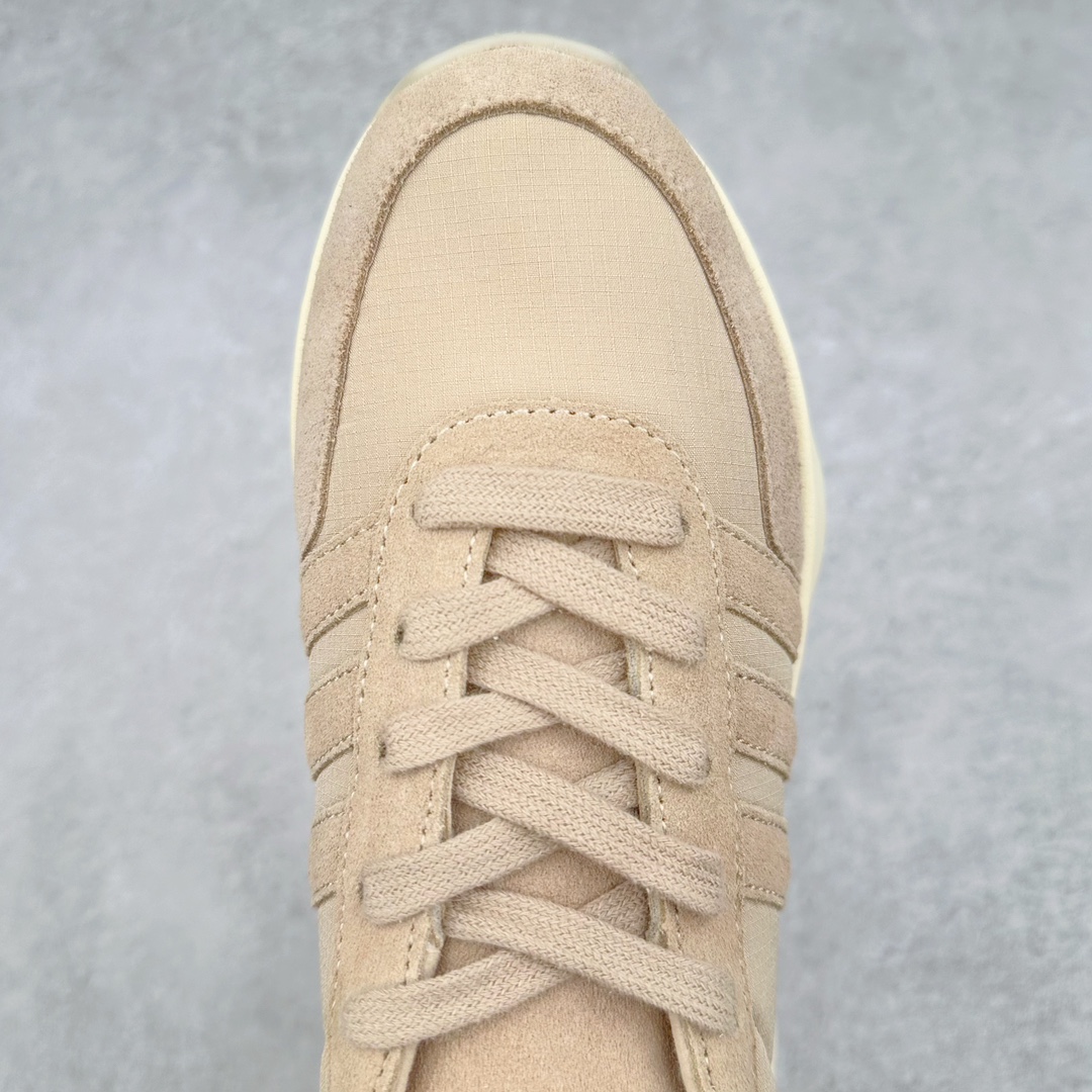 图片[4]-＃福利特价 Fear Of God x AD Athletics Runner Los Angeles 运动跑系列低帮增高系带百搭休闲运动慢跑鞋鞋 FOG联名 低调的一体式配色与高级材质承袭 FOG 一贯风格 鞋带处的锁定扣增加了穿脱便捷性 同时与后跟处的 Fear of God 铭牌一起增加了细节精致感 整体鞋靴造型似乎让人想起了兄弟品牌 Yeezy 的 RNR 系列鞋款 看来「老棉鞋」将在今年秋冬掀起一波全新攻势 尺码：36 36⅔ 37⅓ 38 38⅔ 39⅓ 40 40⅔ 41⅓ 42 42⅔ 43⅓ 44 44⅔ 45-选品中心